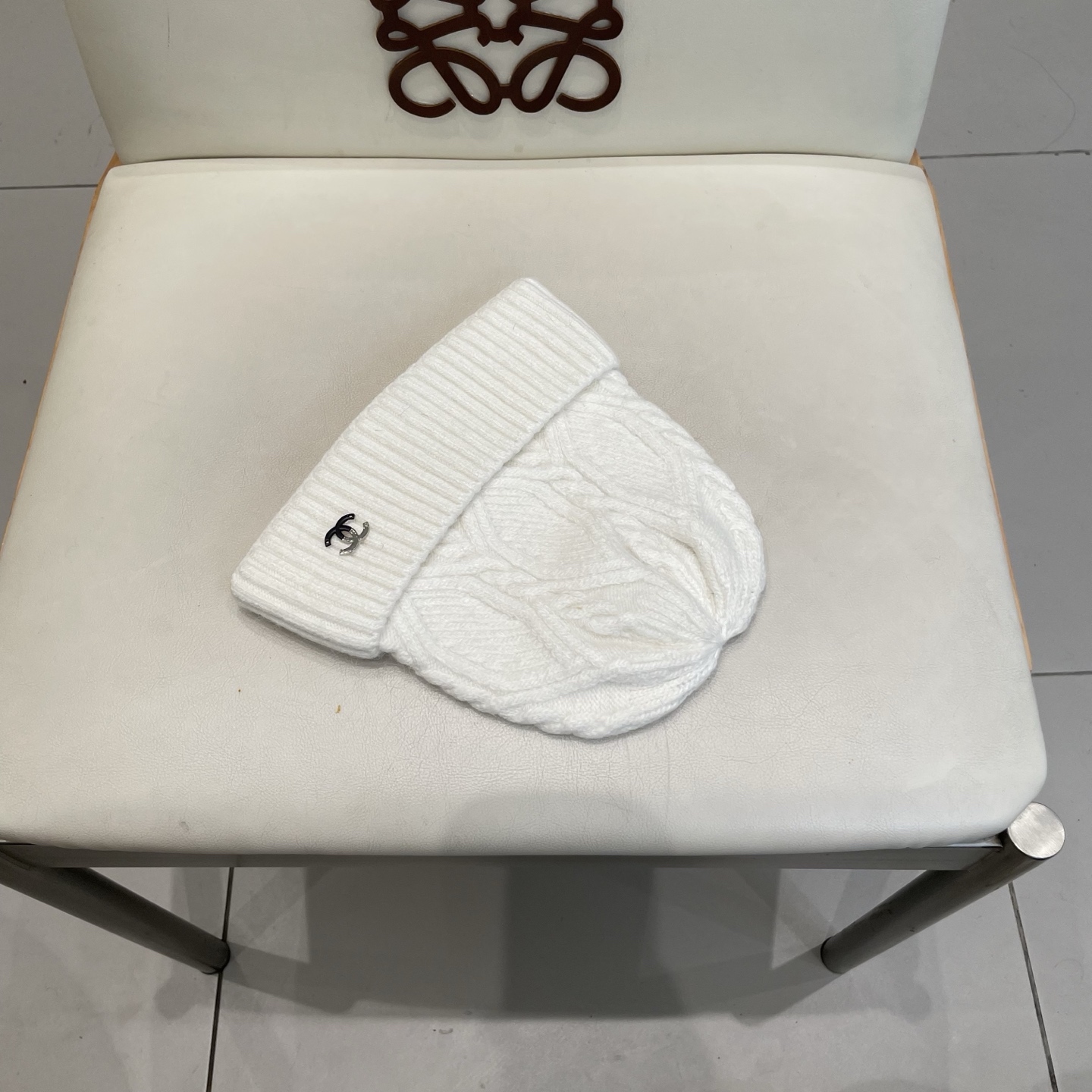  蒙口MONCLER针织百分之30兔羊+百分之70 毛毛线帽
超经典不过时的一款秋冬冷帽🥶
懂货的小姐姐