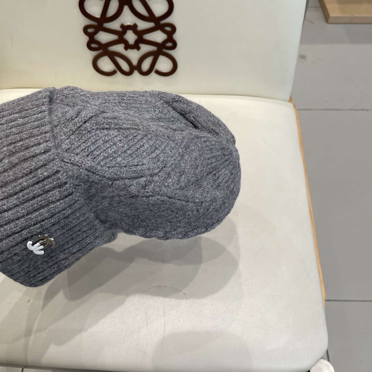  蒙口MONCLER针织百分之30兔羊+百分之70 毛毛线帽
超经典不过时的一款秋冬冷帽🥶
懂货的小姐姐