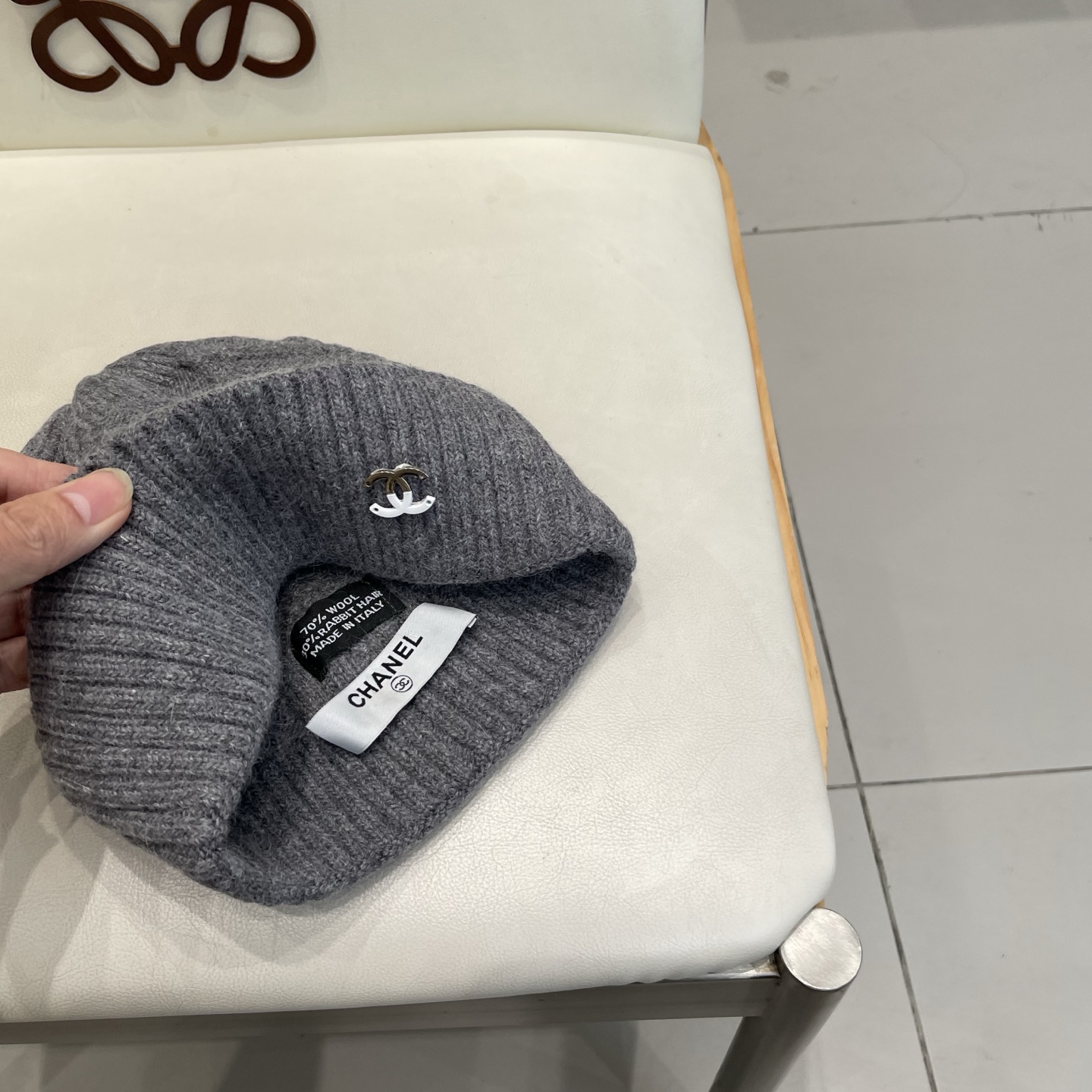  蒙口MONCLER针织百分之30兔羊+百分之70 毛毛线帽
超经典不过时的一款秋冬冷帽🥶
懂货的小姐姐