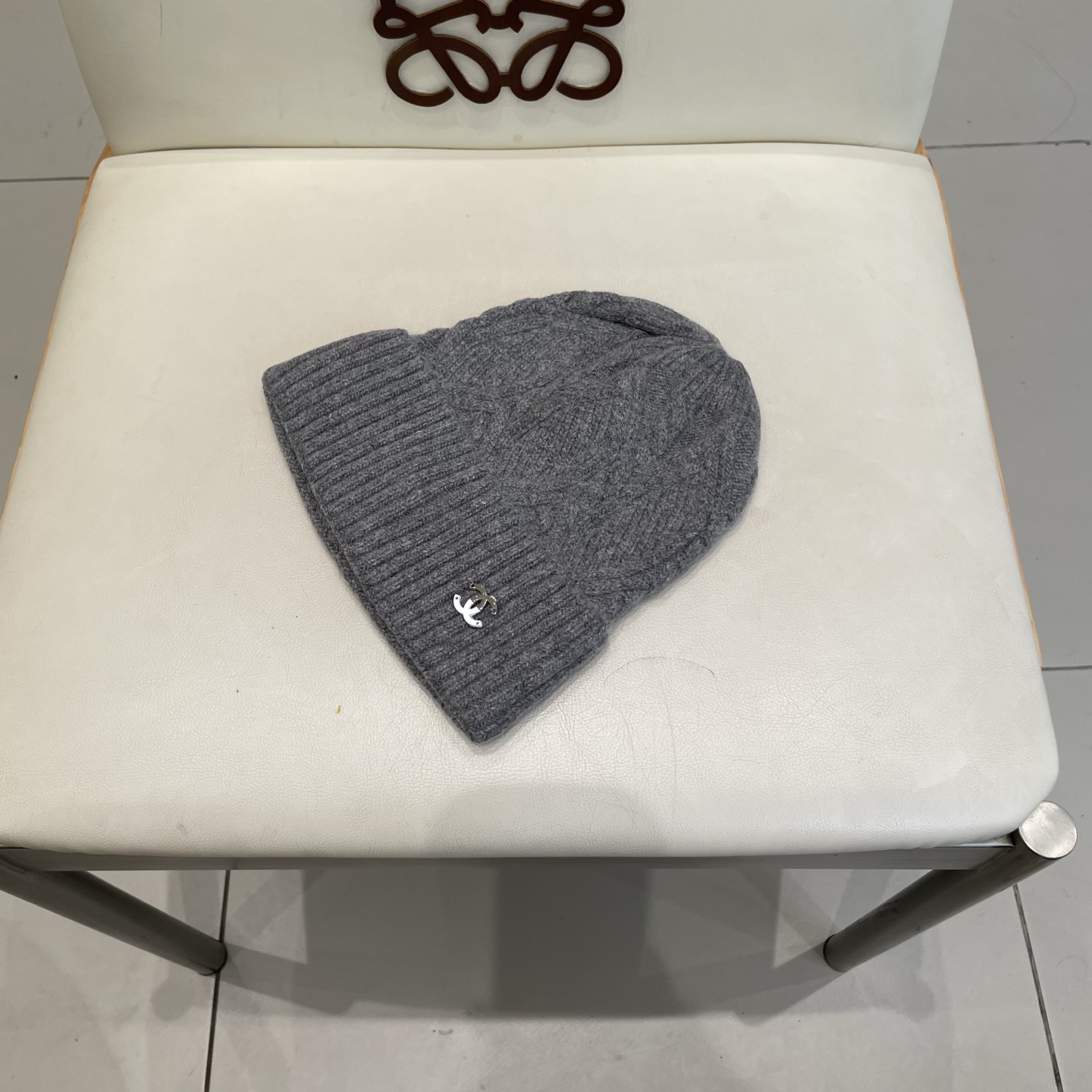  蒙口MONCLER针织百分之30兔羊+百分之70 毛毛线帽
超经典不过时的一款秋冬冷帽🥶
懂货的小姐姐