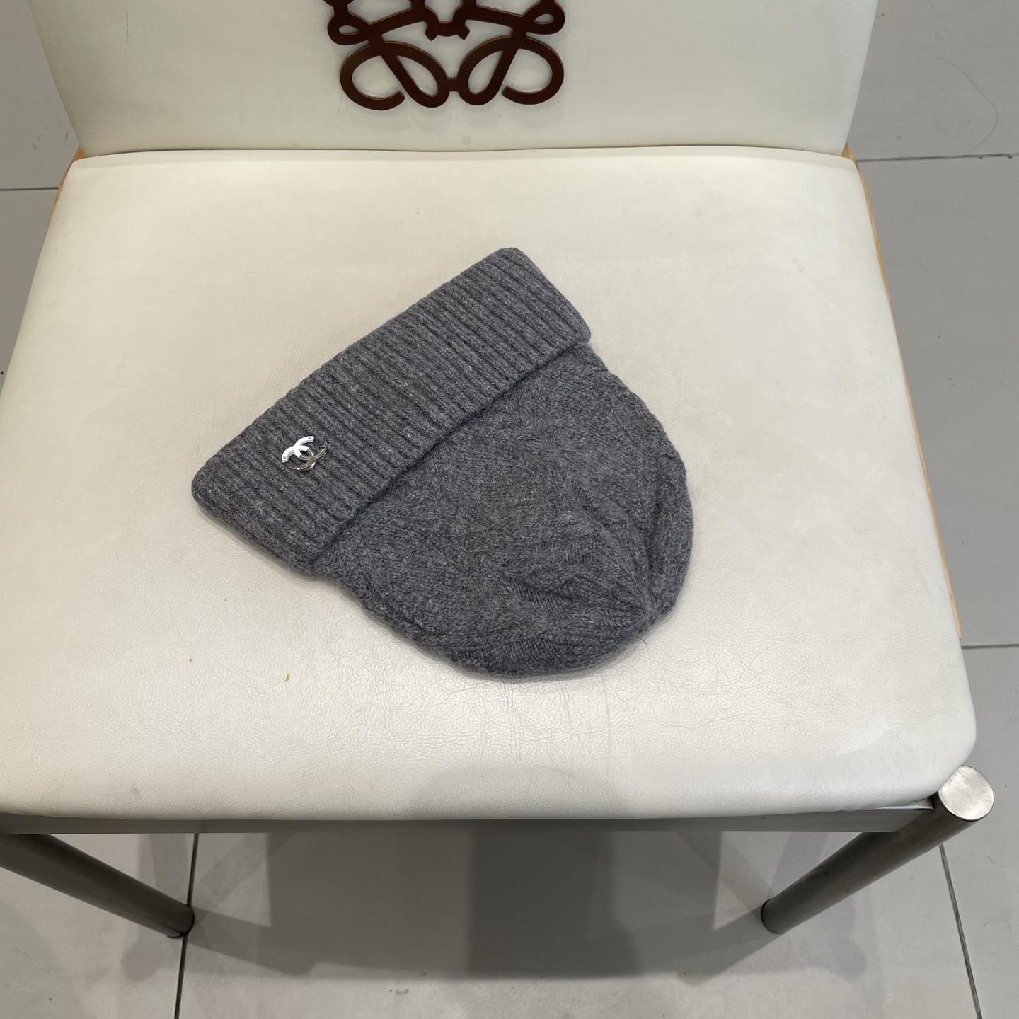  蒙口MONCLER针织百分之30兔羊+百分之70 毛毛线帽
超经典不过时的一款秋冬冷帽🥶
懂货的小姐姐