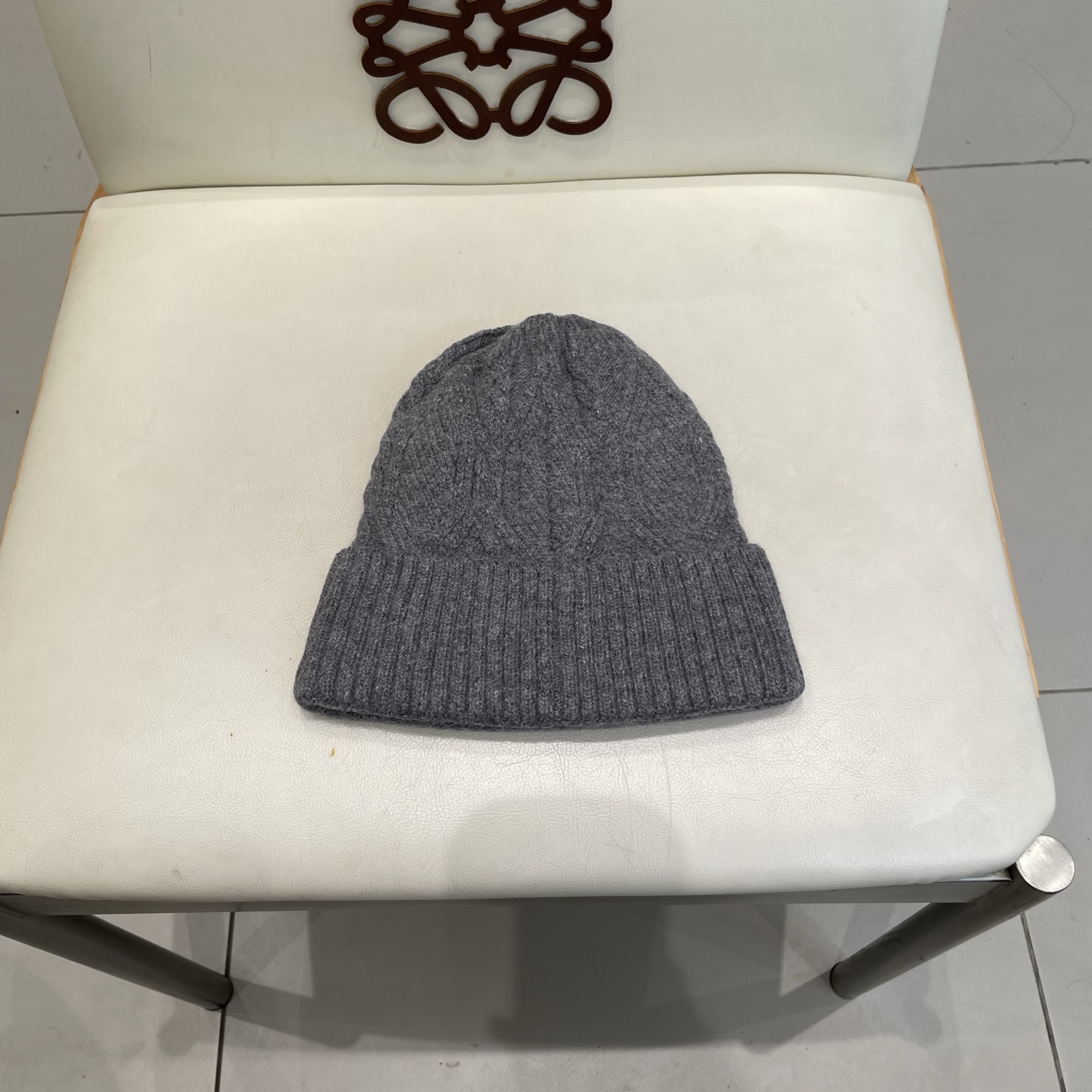  蒙口MONCLER针织百分之30兔羊+百分之70 毛毛线帽
超经典不过时的一款秋冬冷帽🥶
懂货的小姐姐