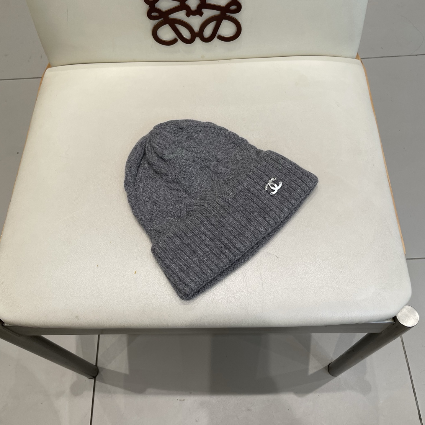  蒙口MONCLER针织百分之30兔羊+百分之70 毛毛线帽
超经典不过时的一款秋冬冷帽🥶
懂货的小姐姐