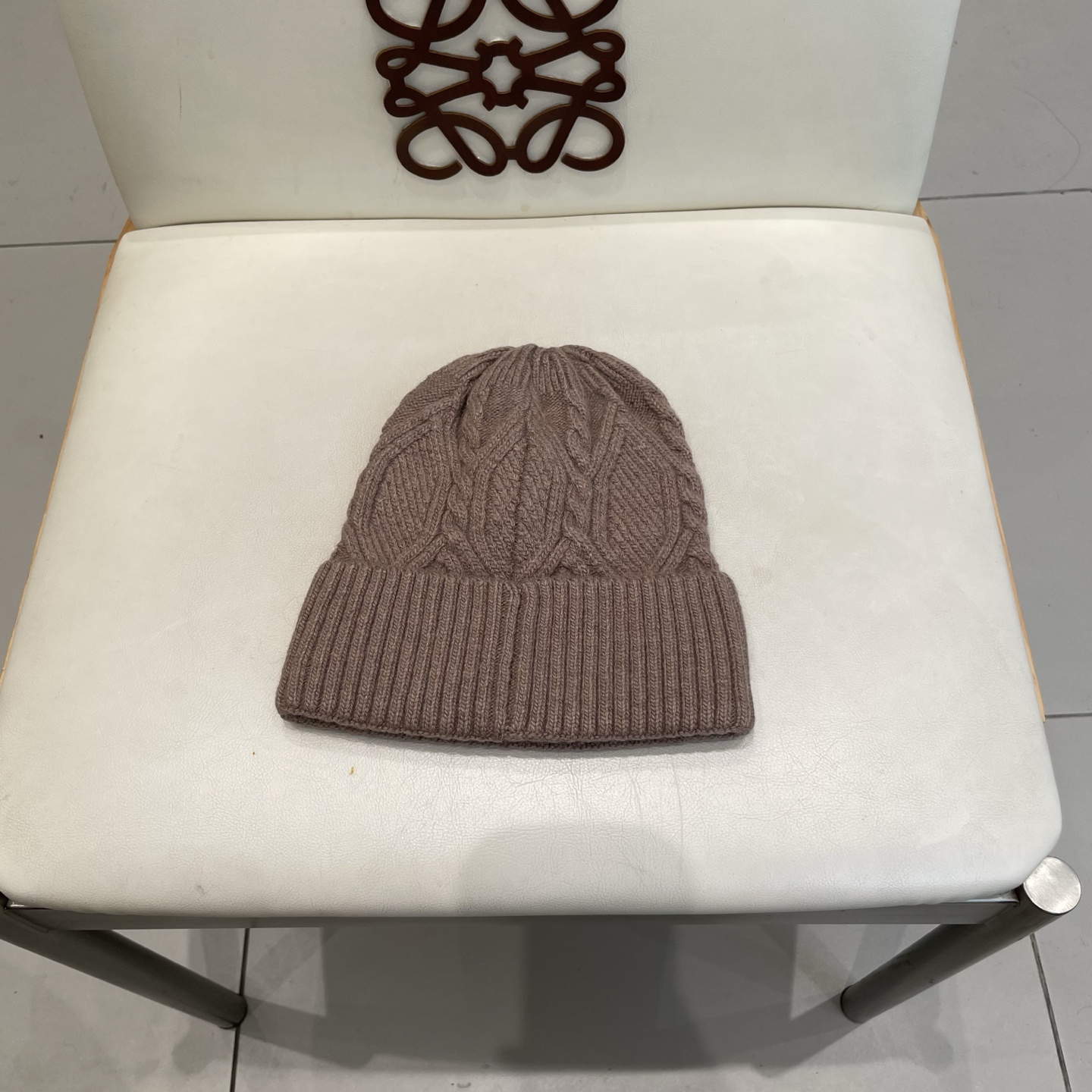  蒙口MONCLER针织百分之30兔羊+百分之70 毛毛线帽
超经典不过时的一款秋冬冷帽🥶
懂货的小姐姐