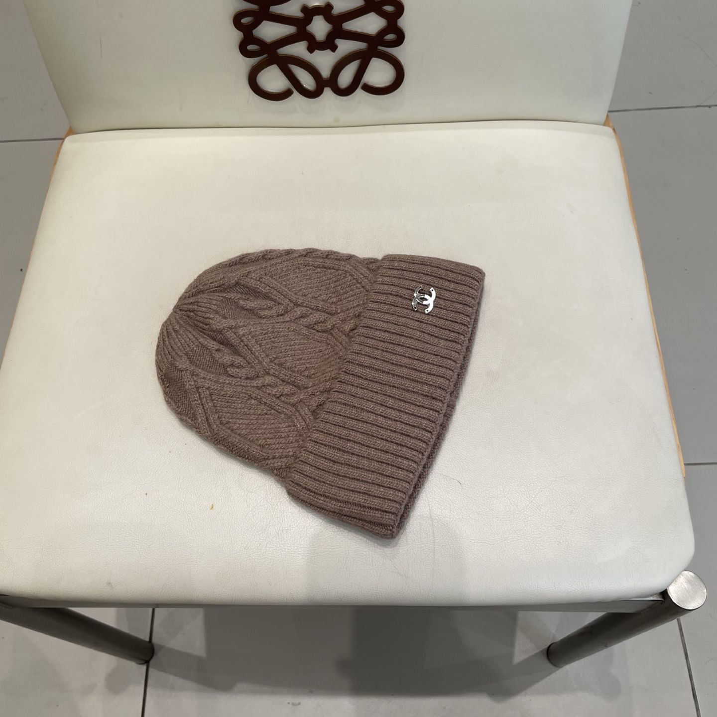  蒙口MONCLER针织百分之30兔羊+百分之70 毛毛线帽
超经典不过时的一款秋冬冷帽🥶
懂货的小姐姐