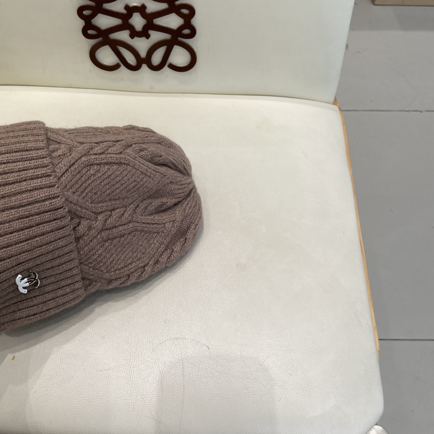  蒙口MONCLER针织百分之30兔羊+百分之70 毛毛线帽
超经典不过时的一款秋冬冷帽🥶
懂货的小姐姐