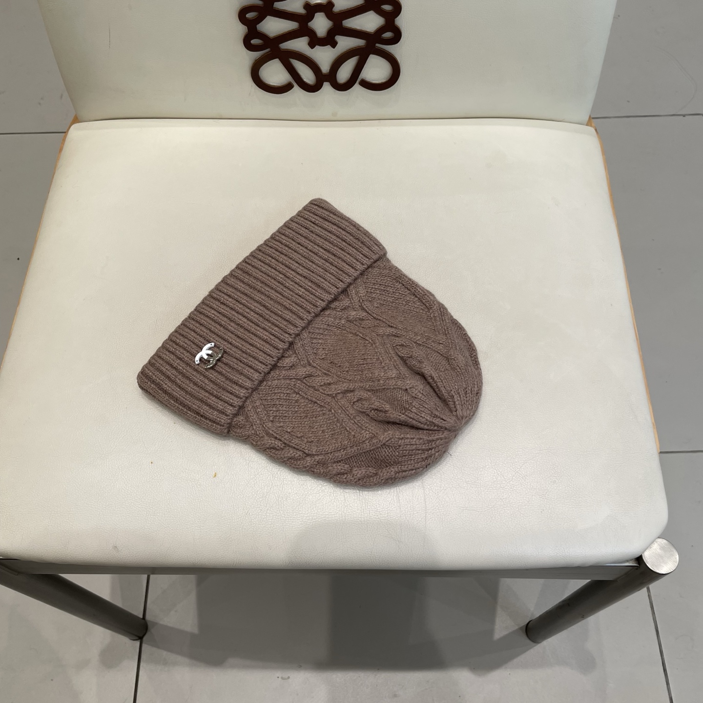  蒙口MONCLER针织百分之30兔羊+百分之70 毛毛线帽
超经典不过时的一款秋冬冷帽🥶
懂货的小姐姐