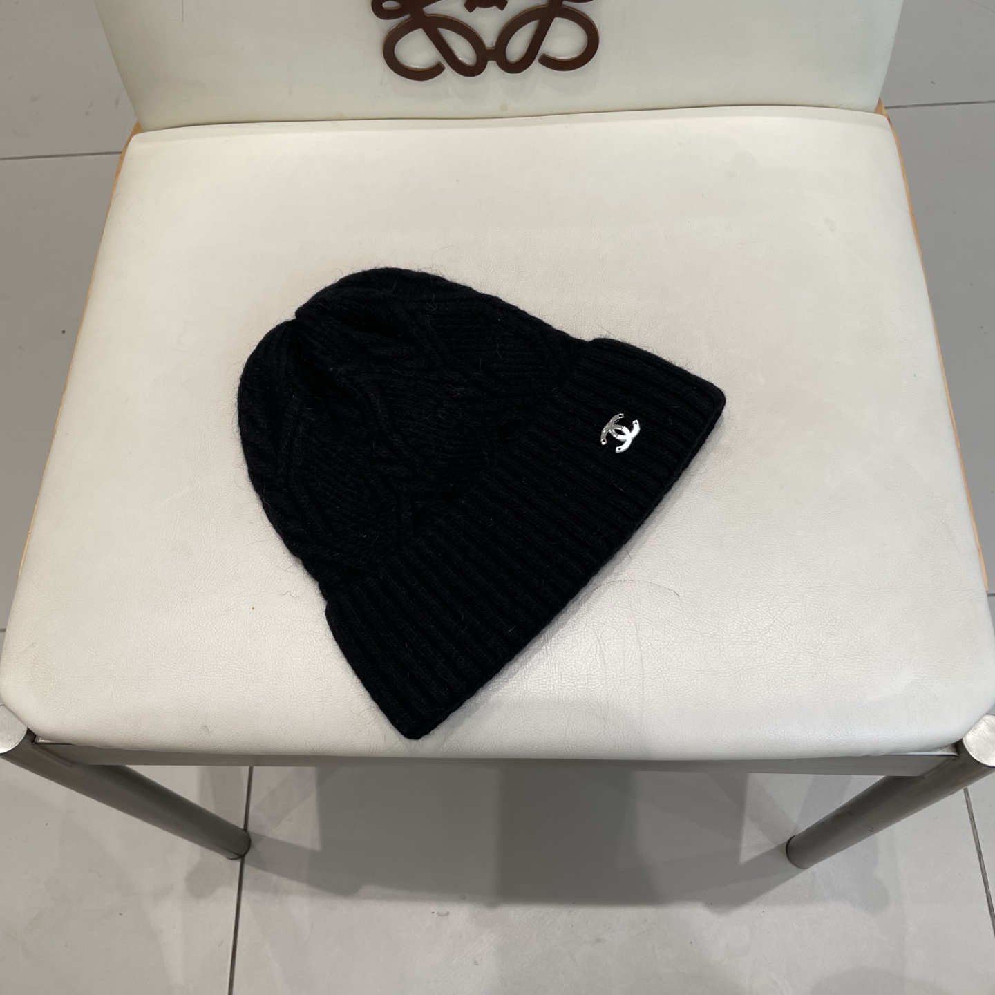  蒙口MONCLER针织百分之30兔羊+百分之70 毛毛线帽
超经典不过时的一款秋冬冷帽🥶
懂货的小姐姐