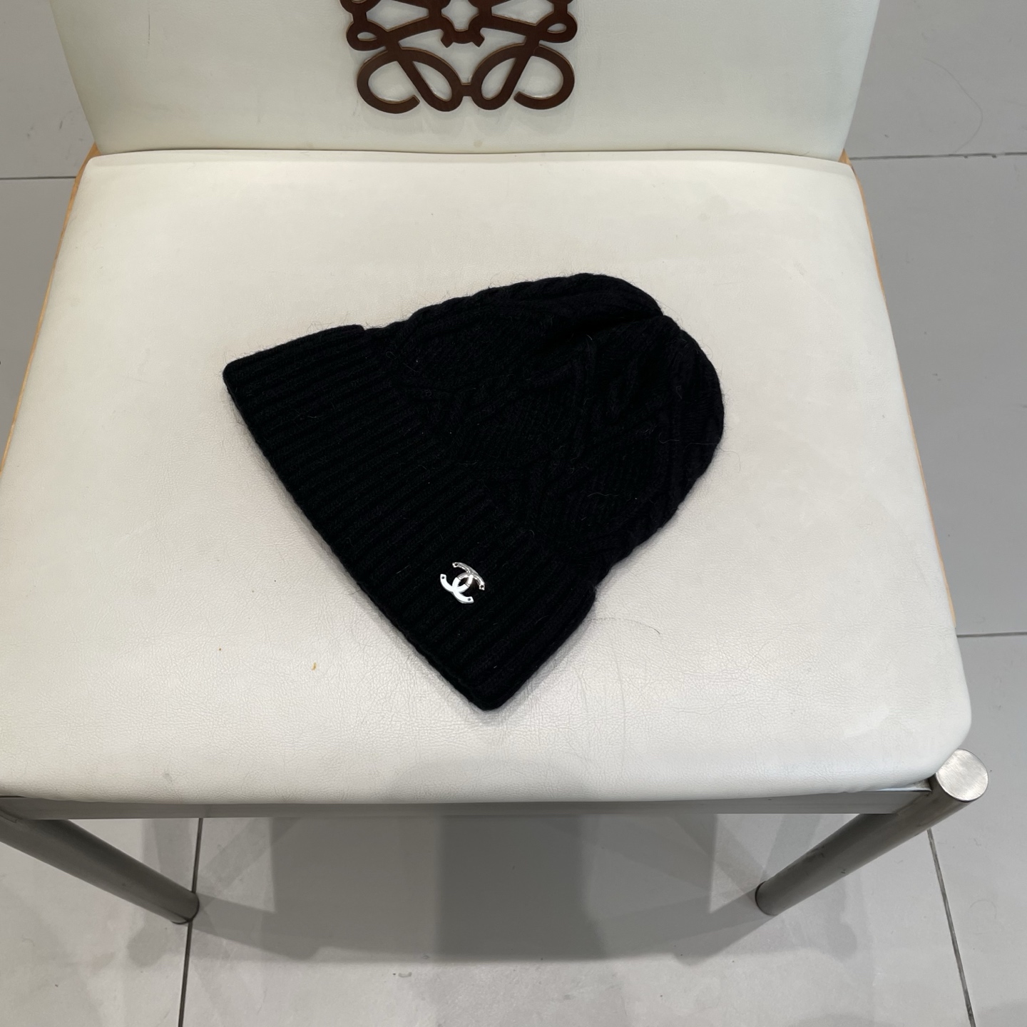  蒙口MONCLER针织百分之30兔羊+百分之70 毛毛线帽
超经典不过时的一款秋冬冷帽🥶
懂货的小姐姐