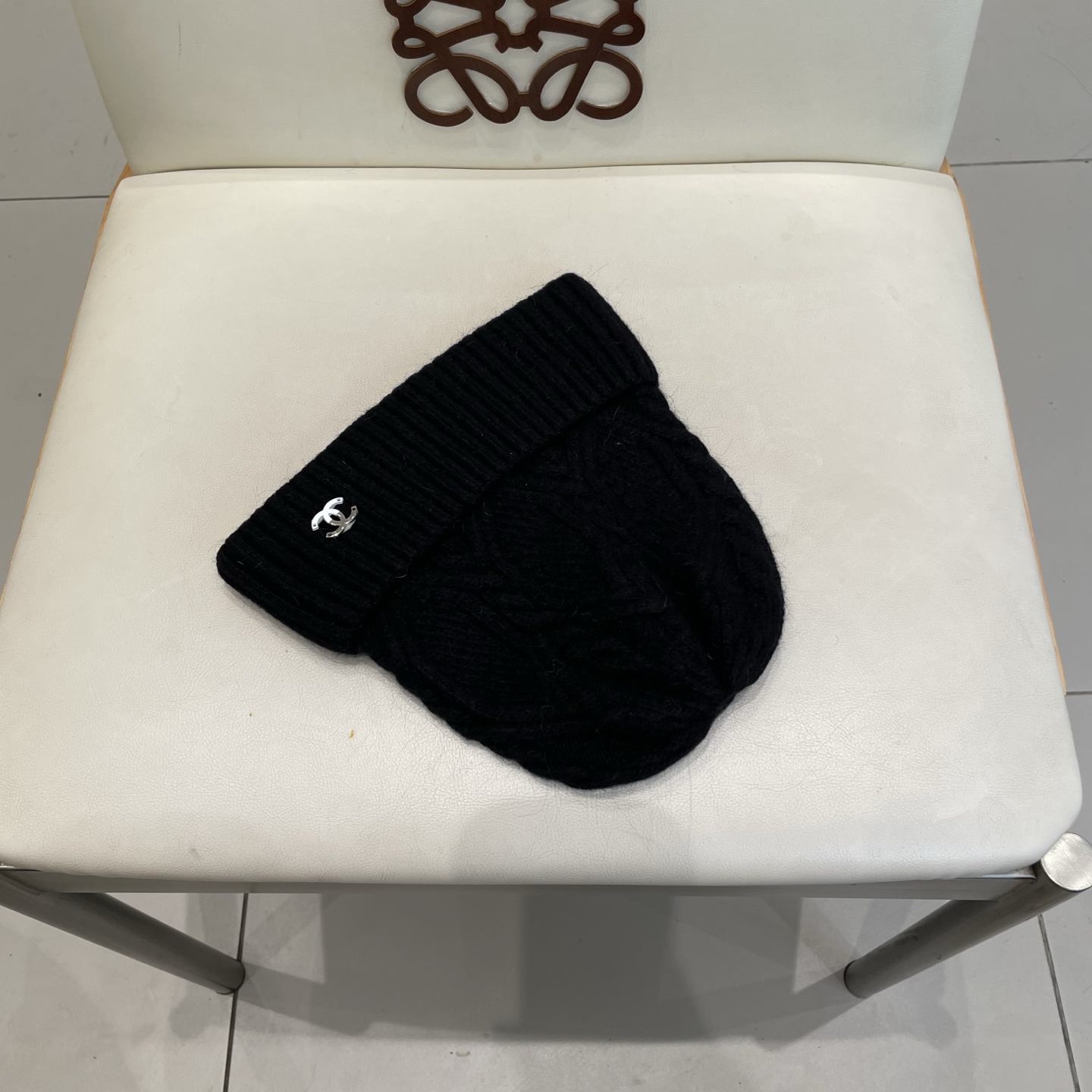  蒙口MONCLER针织百分之30兔羊+百分之70 毛毛线帽
超经典不过时的一款秋冬冷帽🥶
懂货的小姐姐