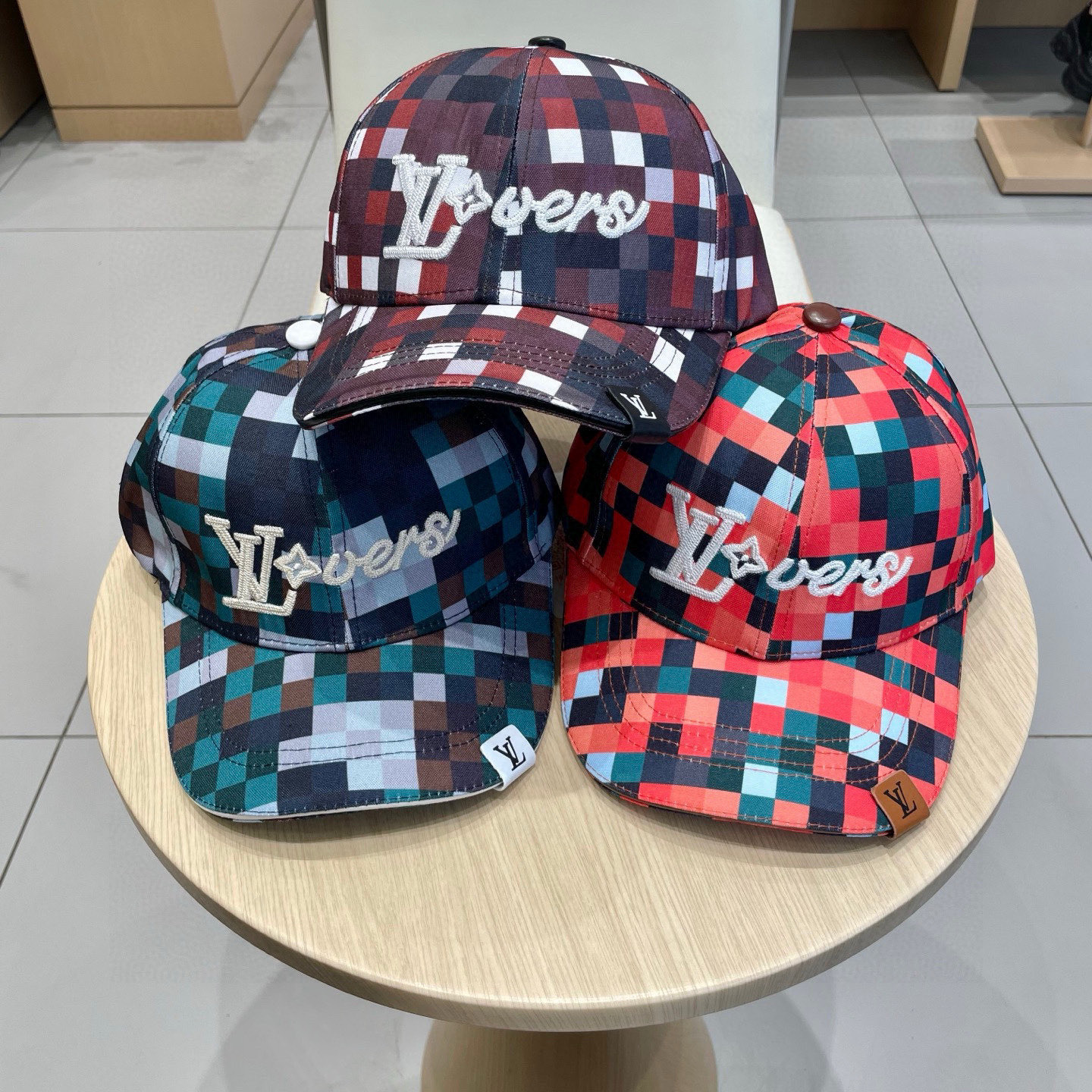  🧢路易威登lv棒球帽 LouisVuitton😍新款重工打造♥️高端大气，百搭款🤗男女通用！