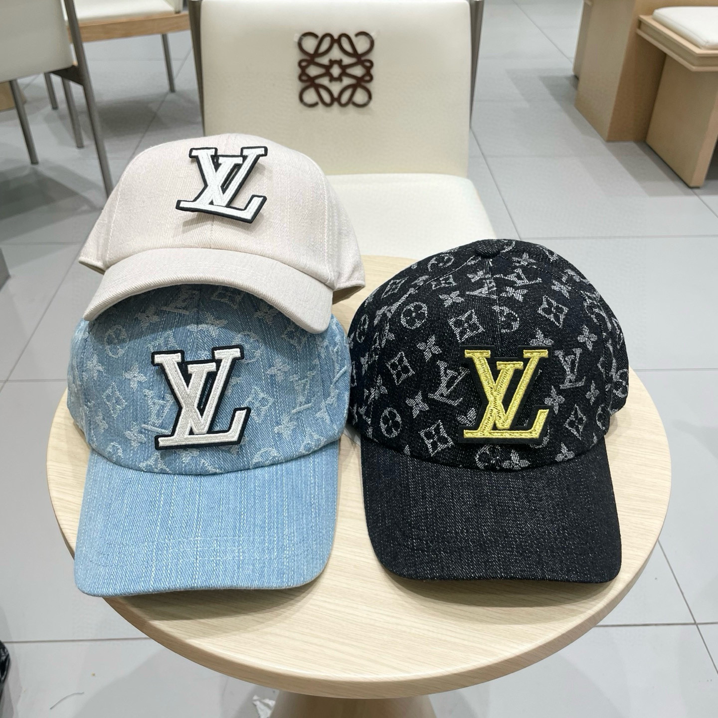 🧢路易威登棒球帽 LouisVuitton😍新款LV棒球帽，重工打造♥️高端大气，百搭款🤗男女通用！跑量