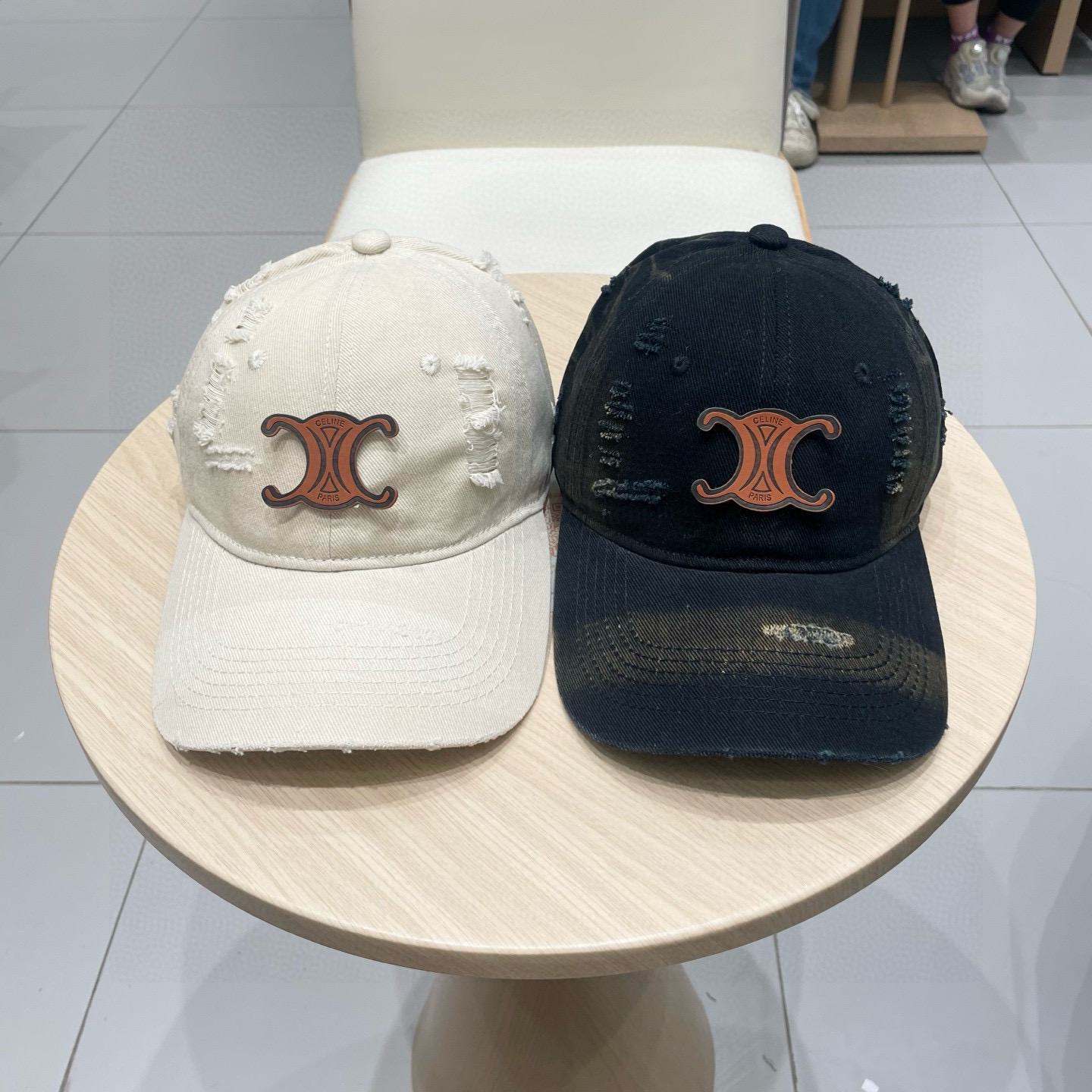  CELINE 塞琳 新款 🆕 棒球帽 🧢 
原单棒球帽 🧢原版1.1复刻 
面料轻盈透气。 💥
完美版