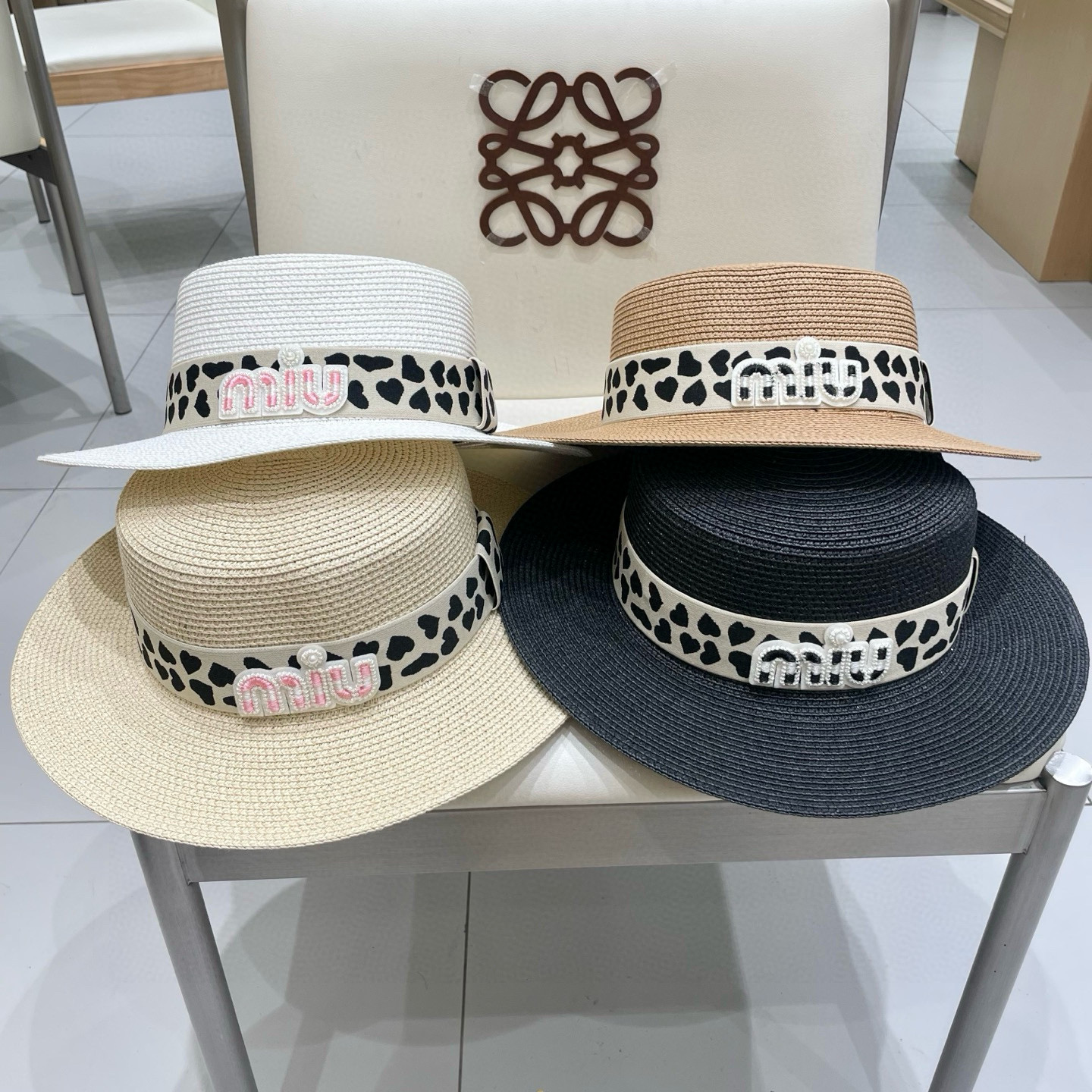 miumiu缪缪拉菲草帽，平顶礼帽，头围57cm