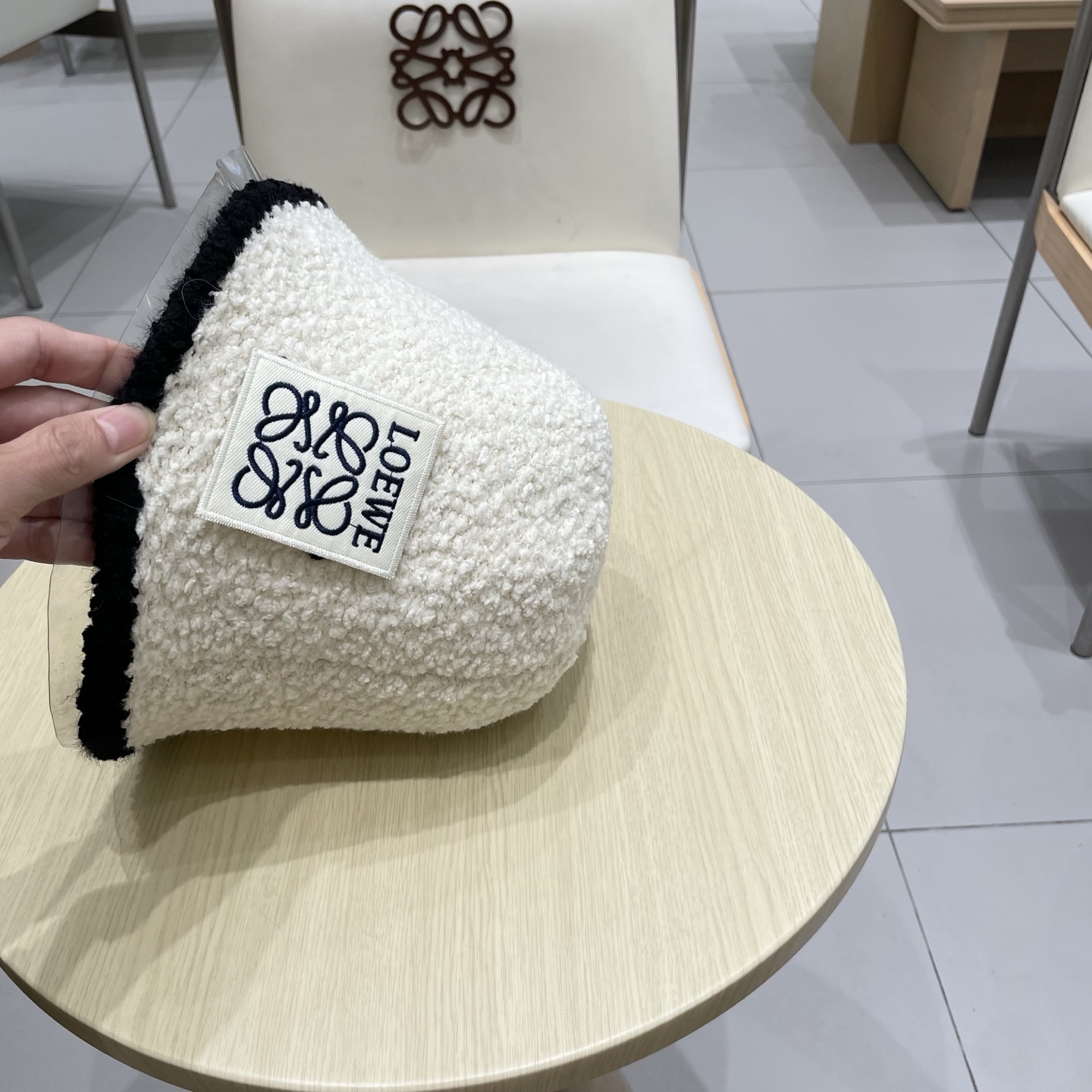  loewe罗意威毛绒针织渔夫帽秋冬季帽子女款2025新款显脸小水桶盆帽