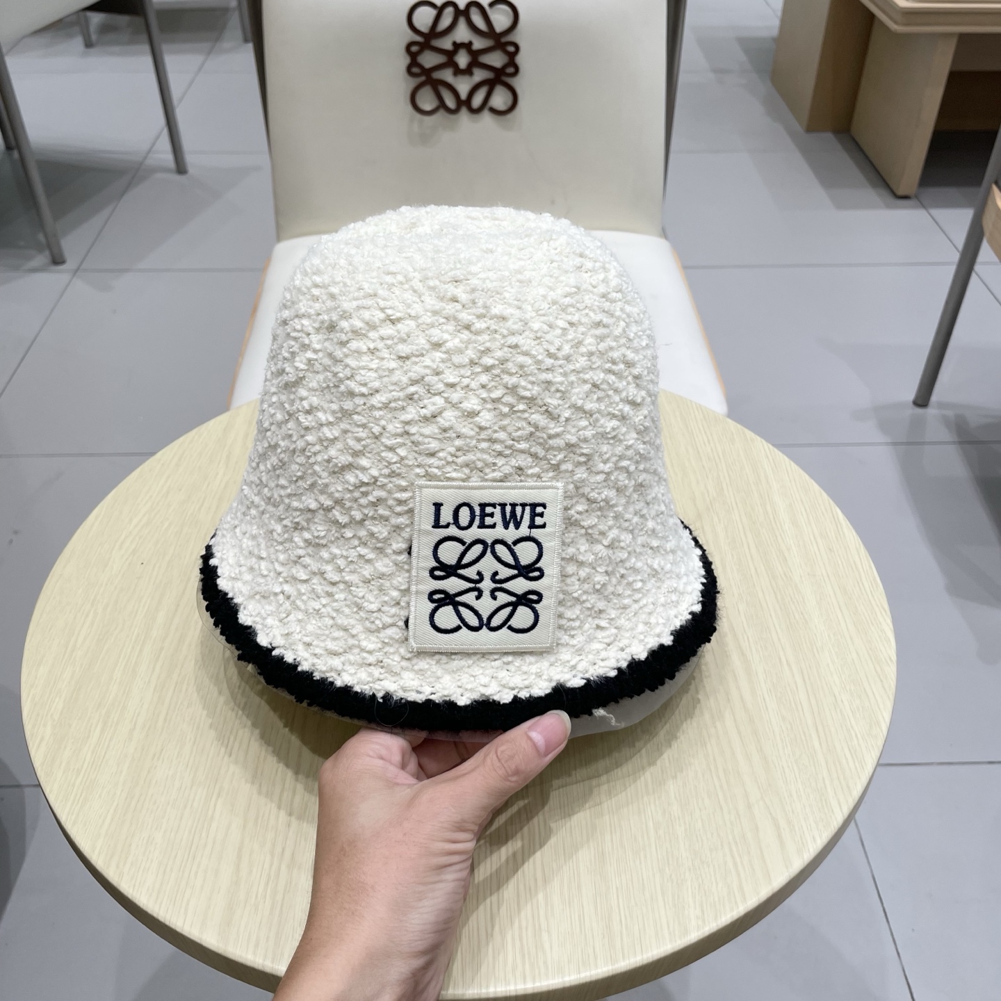  loewe罗意威毛绒针织渔夫帽秋冬季帽子女款2025新款显脸小水桶盆帽