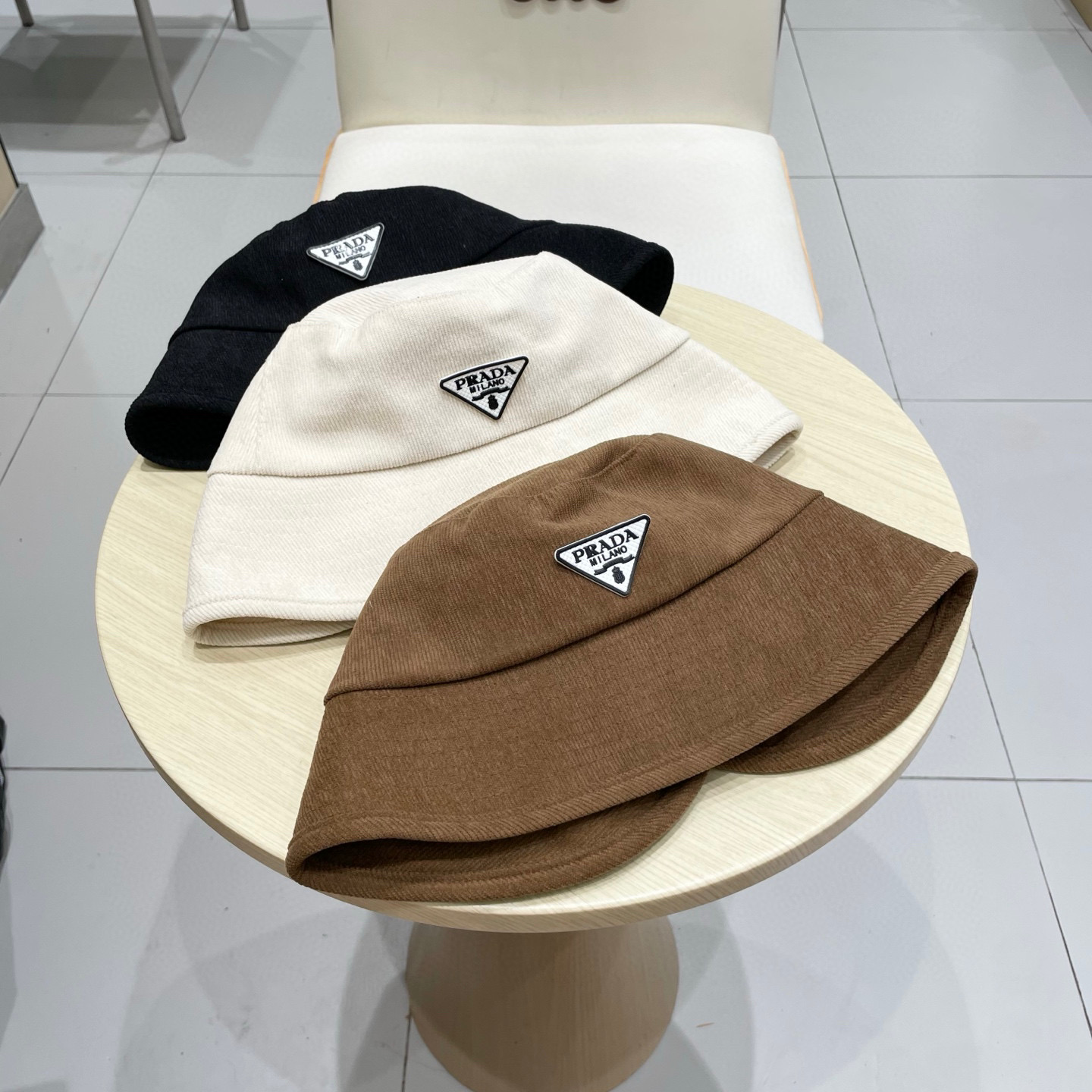  Prada普拉达开叉遮阳子女显脸布帽渔夫帽风防晒款春夏赫本优雅小盆帽蝴蝶结