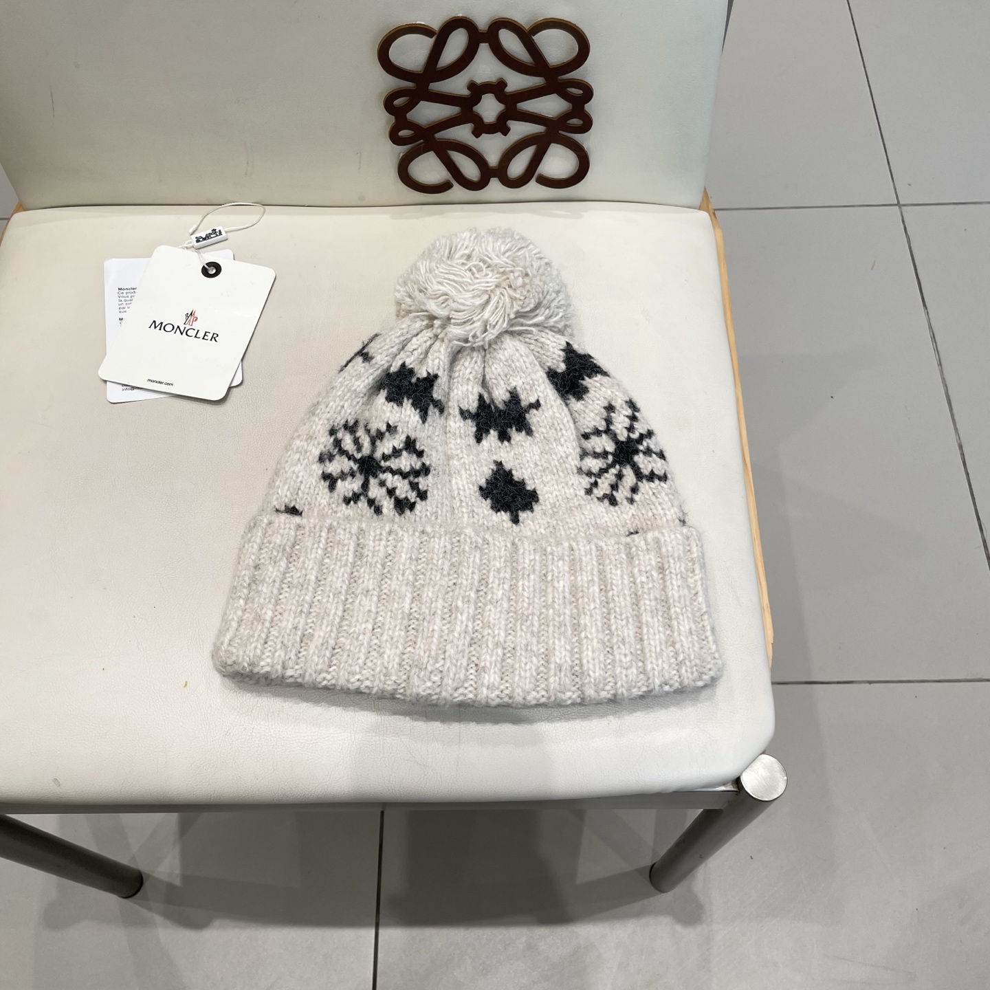   Moncler 蒙口费尔岛提花毛线帽子女秋冬新款防寒护耳保暖冷帽大头围毛球针织帽