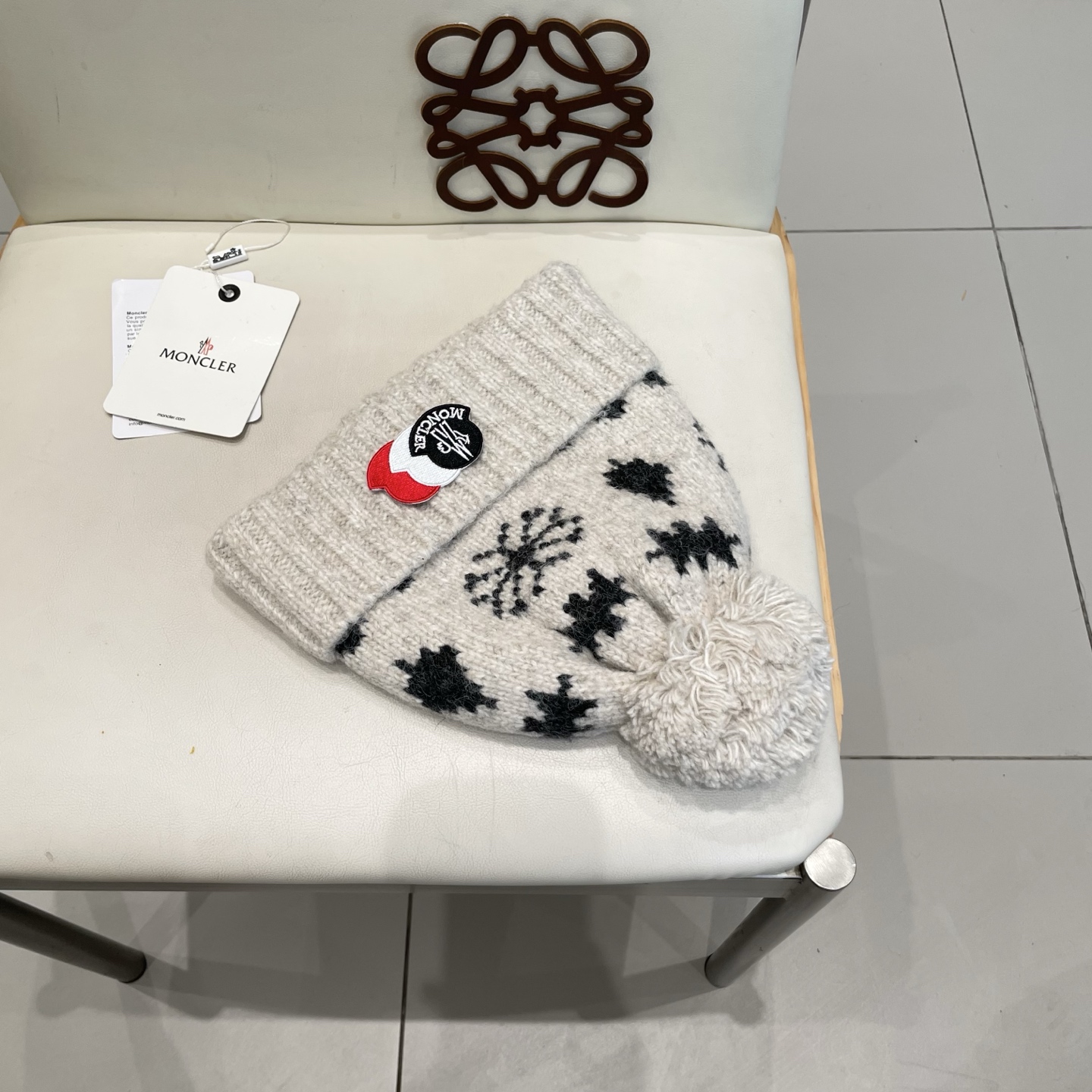   Moncler 蒙口费尔岛提花毛线帽子女秋冬新款防寒护耳保暖冷帽大头围毛球针织帽