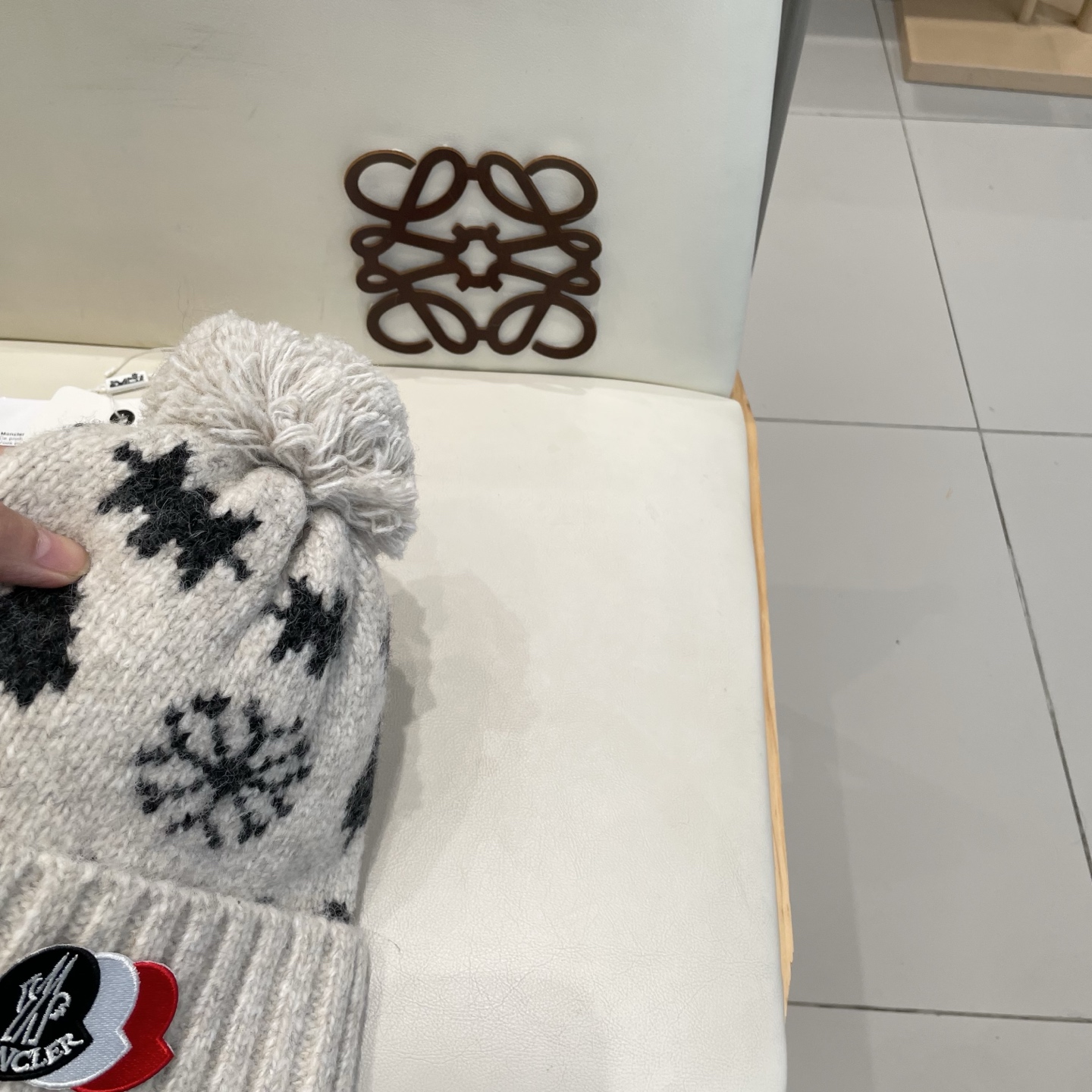   Moncler 蒙口费尔岛提花毛线帽子女秋冬新款防寒护耳保暖冷帽大头围毛球针织帽