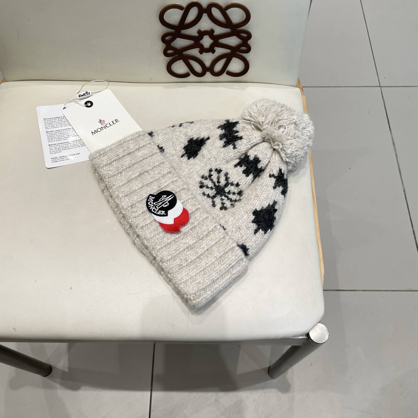   Moncler 蒙口费尔岛提花毛线帽子女秋冬新款防寒护耳保暖冷帽大头围毛球针织帽