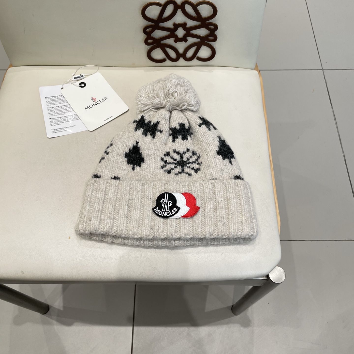   Moncler 蒙口费尔岛提花毛线帽子女秋冬新款防寒护耳保暖冷帽大头围毛球针织帽