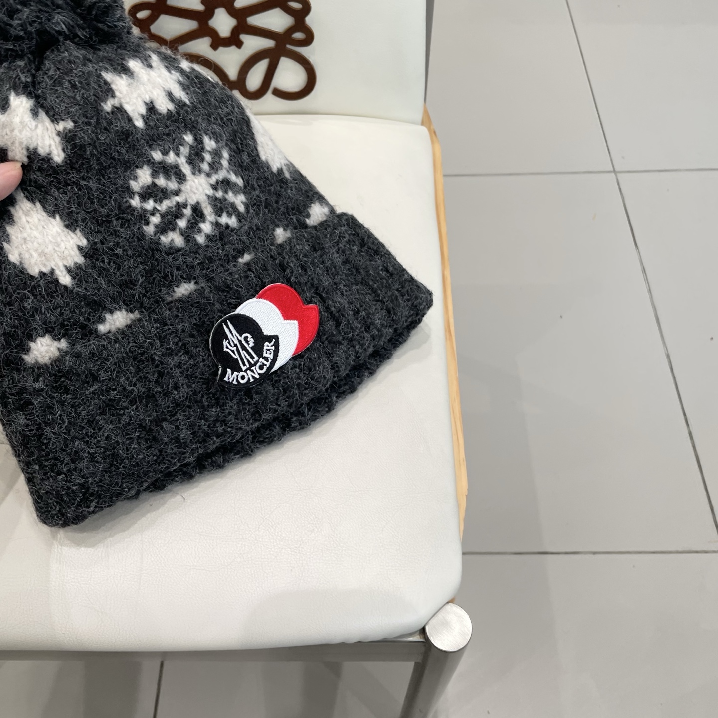   Moncler 蒙口费尔岛提花毛线帽子女秋冬新款防寒护耳保暖冷帽大头围毛球针织帽