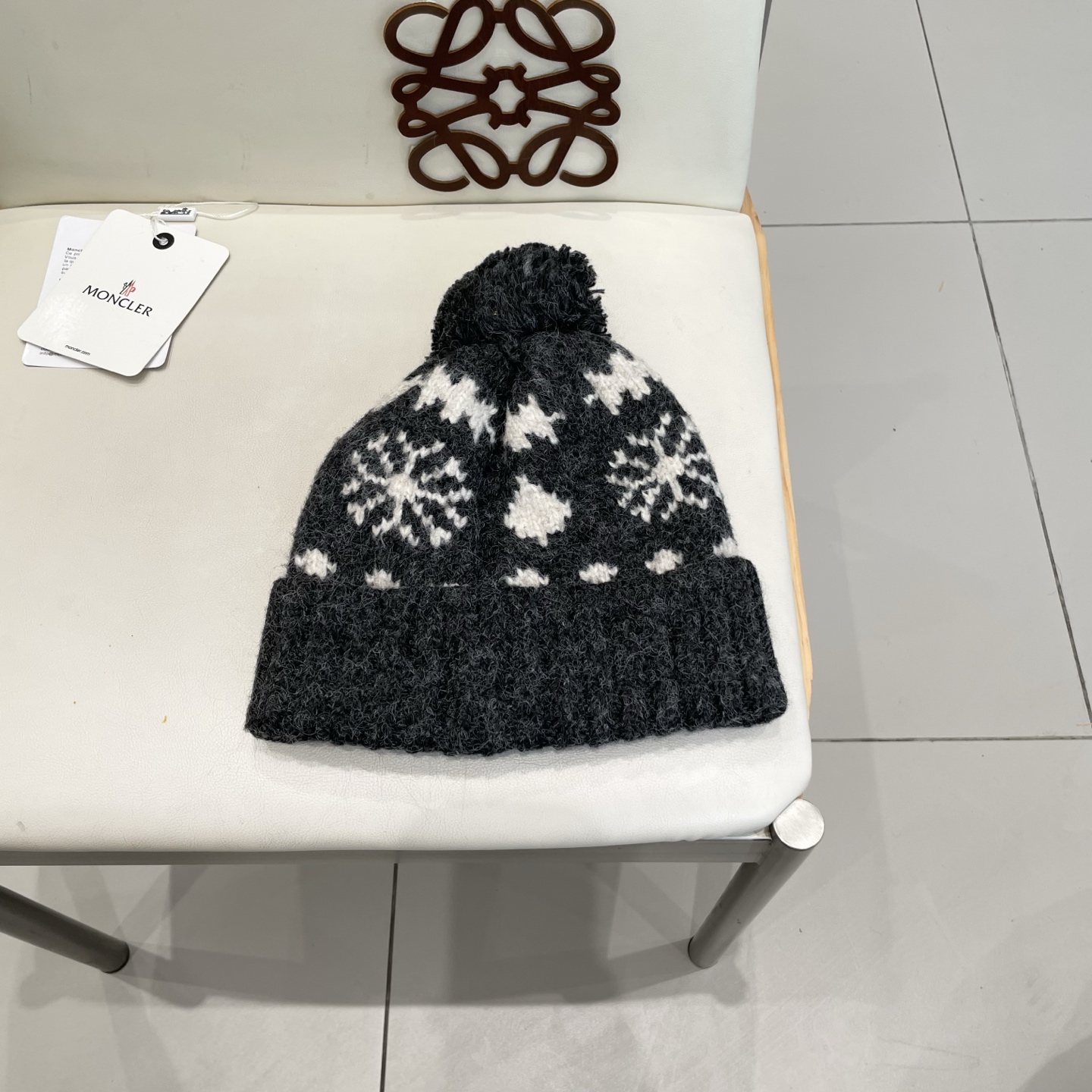   Moncler 蒙口费尔岛提花毛线帽子女秋冬新款防寒护耳保暖冷帽大头围毛球针织帽