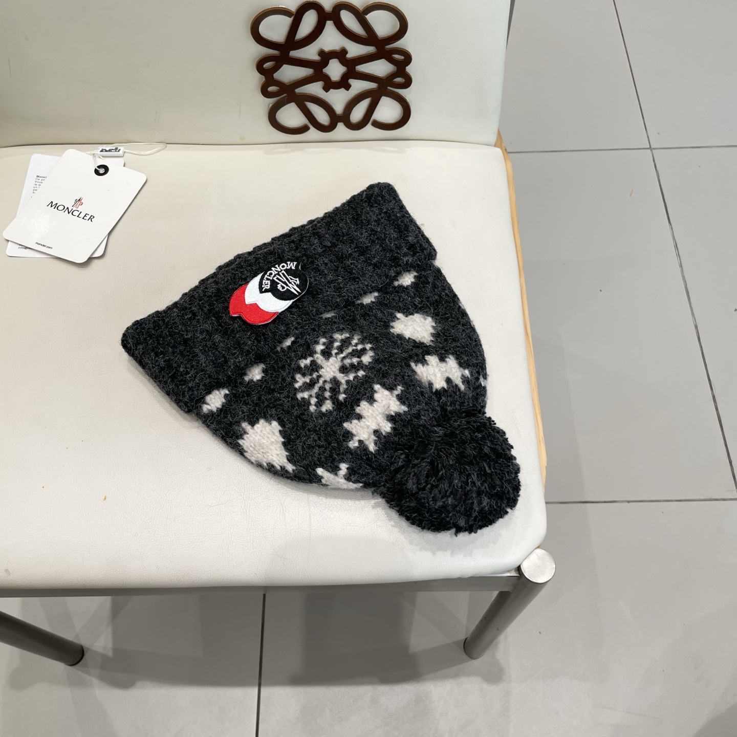   Moncler 蒙口费尔岛提花毛线帽子女秋冬新款防寒护耳保暖冷帽大头围毛球针织帽