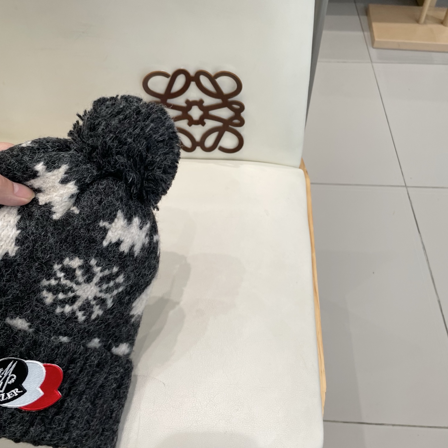   Moncler 蒙口费尔岛提花毛线帽子女秋冬新款防寒护耳保暖冷帽大头围毛球针织帽