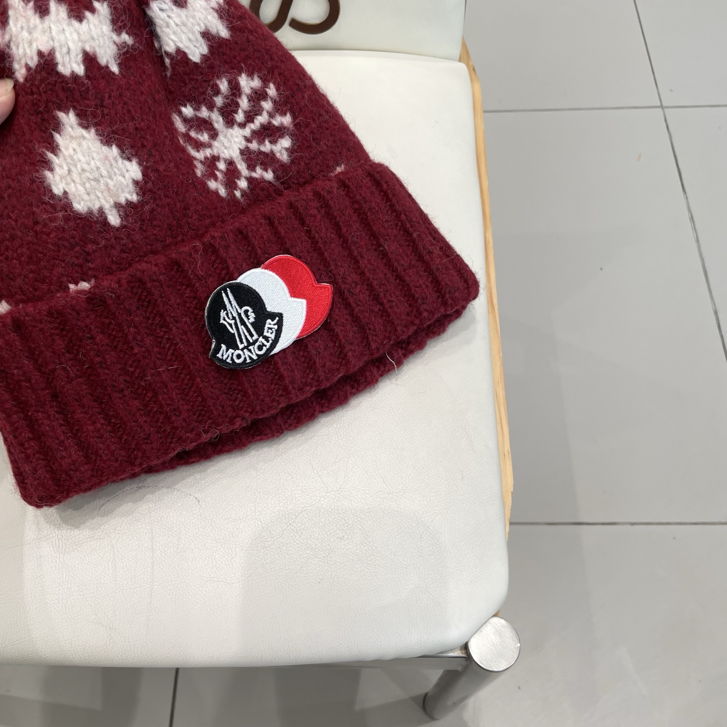   Moncler 蒙口费尔岛提花毛线帽子女秋冬新款防寒护耳保暖冷帽大头围毛球针织帽