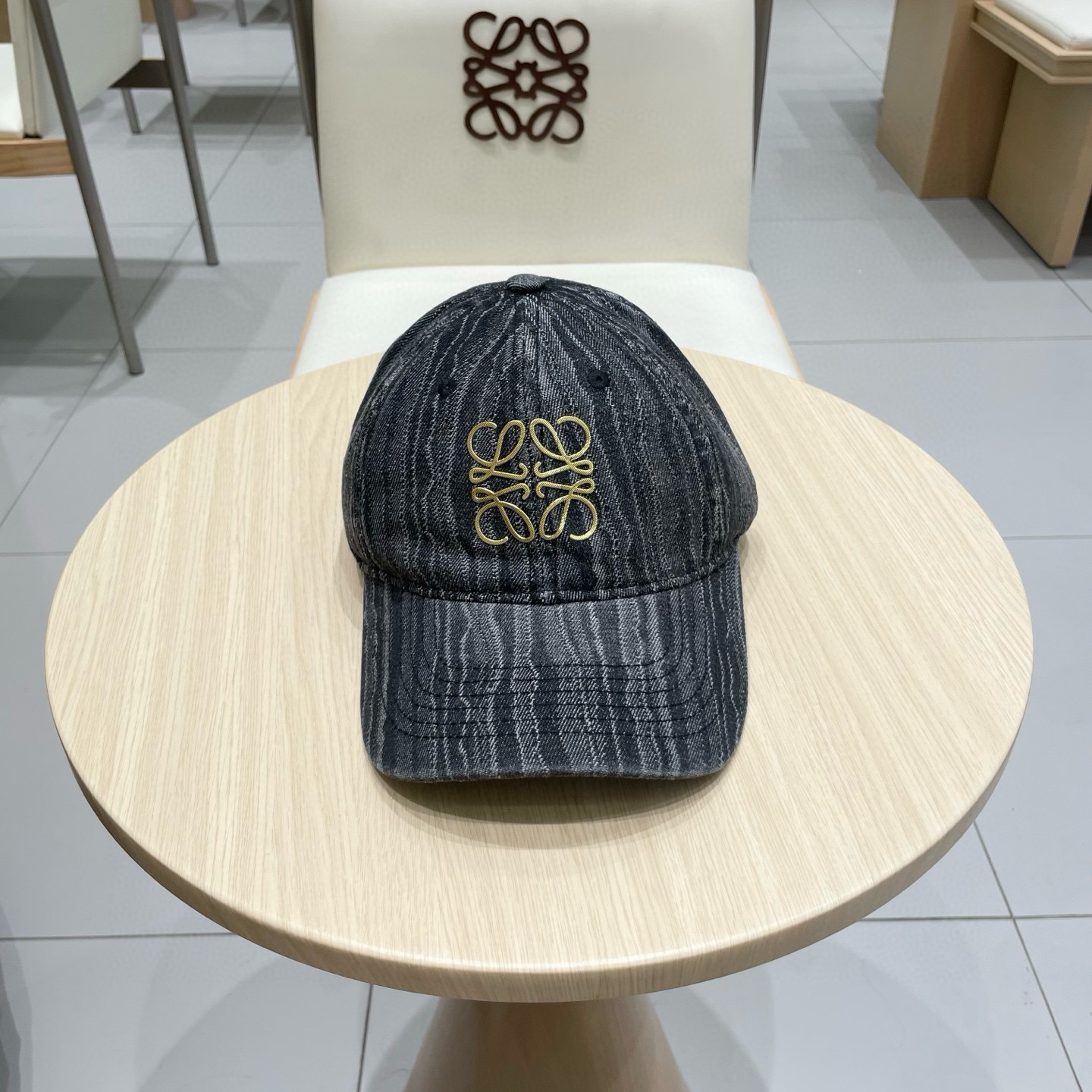 🧢罗意威Loewe～新款棒球帽🧢，简约刺绣经典logo，质感超级赞👍，精致大牌范，女神必备神器，情侣款