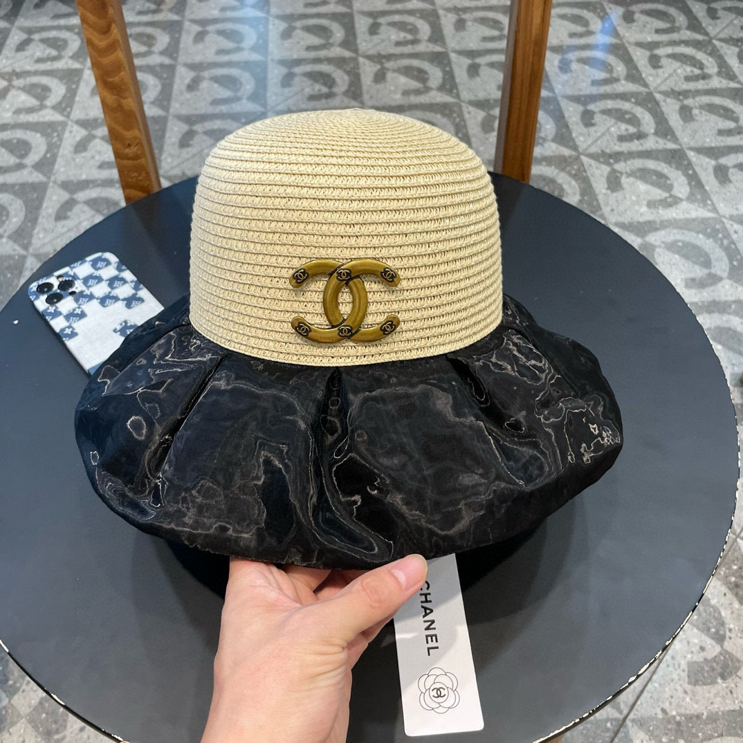 Chanel香奈儿夏天水波纹拼接草帽子女时尚大帽檐百搭防晒休闲出游海边遮阳帽Chanel香奈儿夏天水波纹
