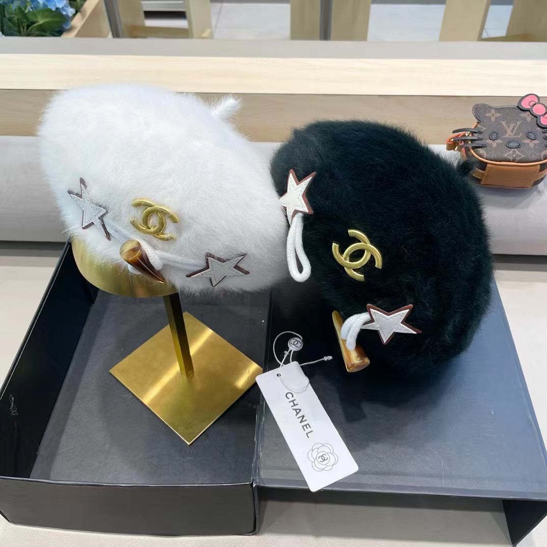   Chanel计师联名款星星牛角扣毛绒兔毛贝雷帽女秋冬画家帽