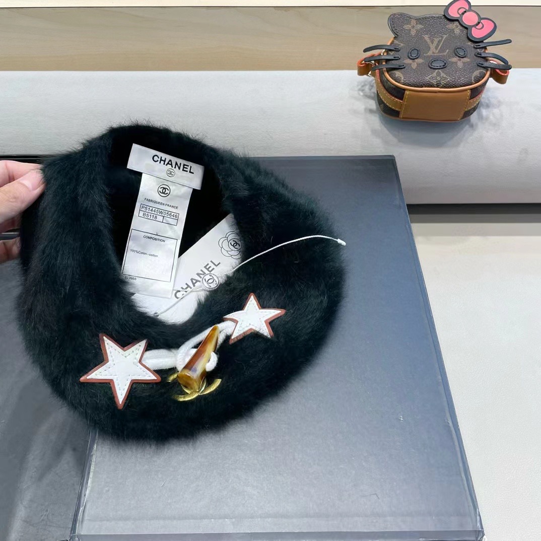   Chanel计师联名款星星牛角扣毛绒兔毛贝雷帽女秋冬画家帽