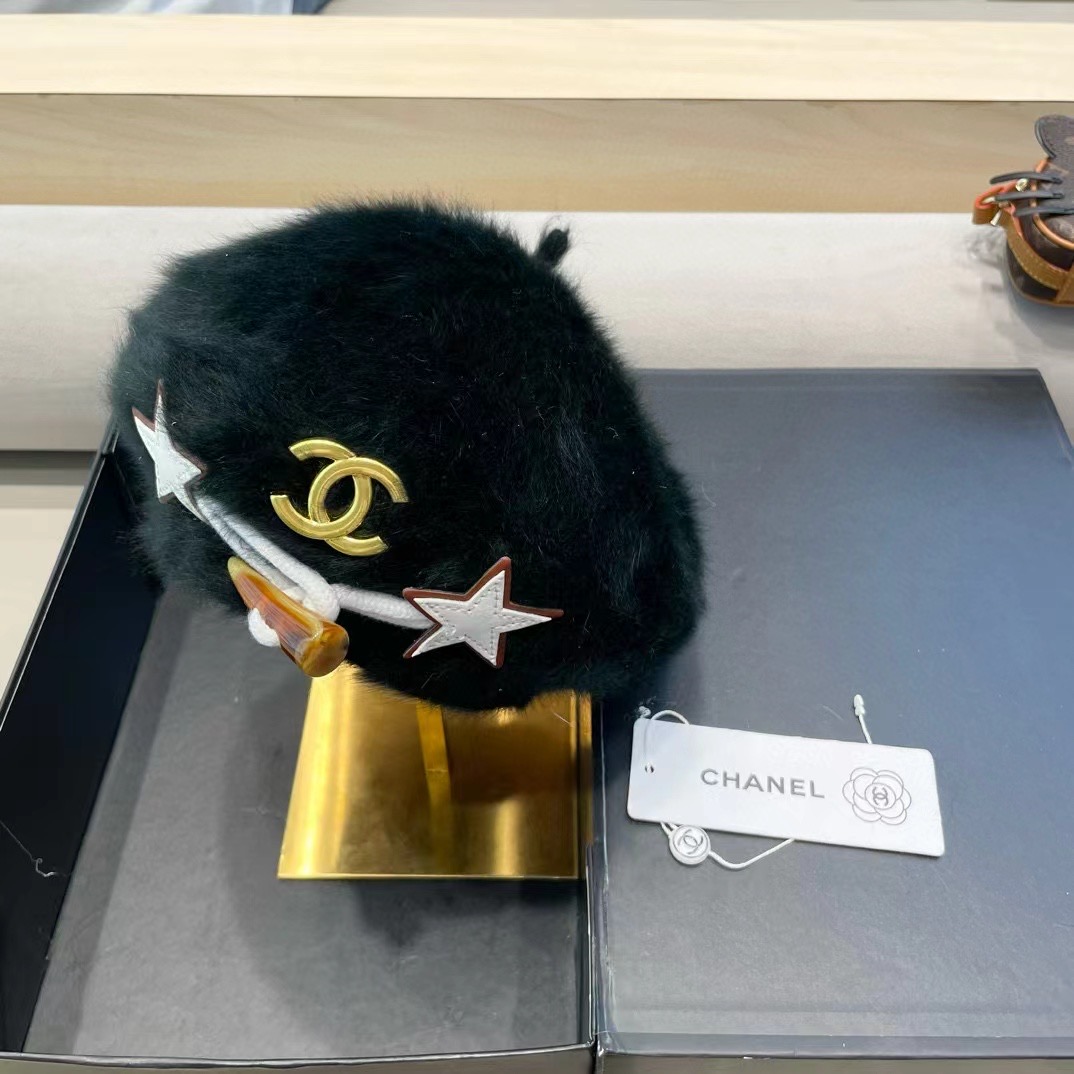   Chanel计师联名款星星牛角扣毛绒兔毛贝雷帽女秋冬画家帽