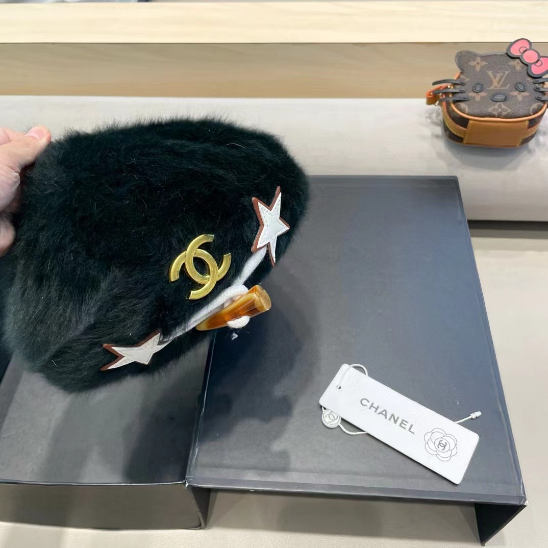   Chanel计师联名款星星牛角扣毛绒兔毛贝雷帽女秋冬画家帽
