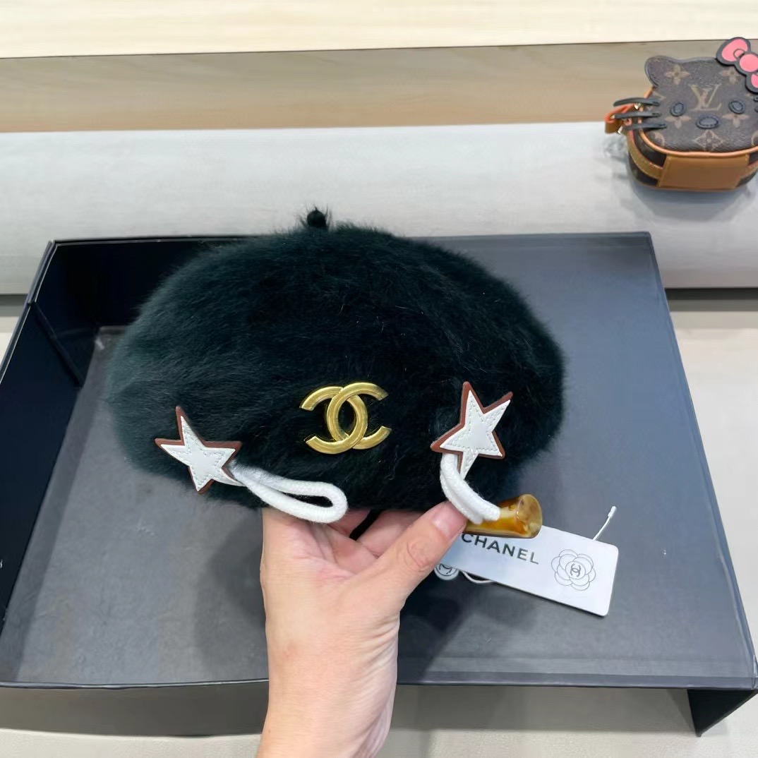   Chanel计师联名款星星牛角扣毛绒兔毛贝雷帽女秋冬画家帽