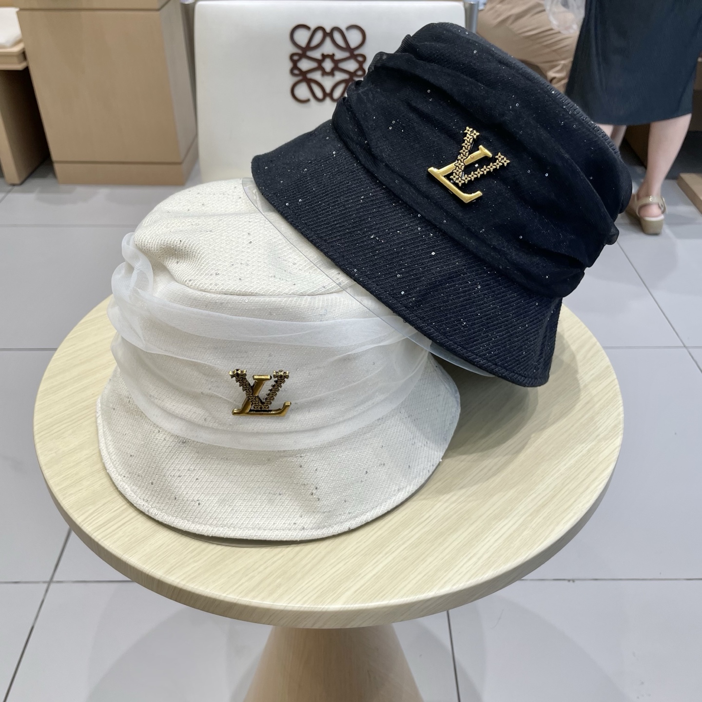  Lv路易威登2025年秋冬新款轻薄网纱渔夫帽子女遮阳防晒帽子优雅春秋季名媛风百搭