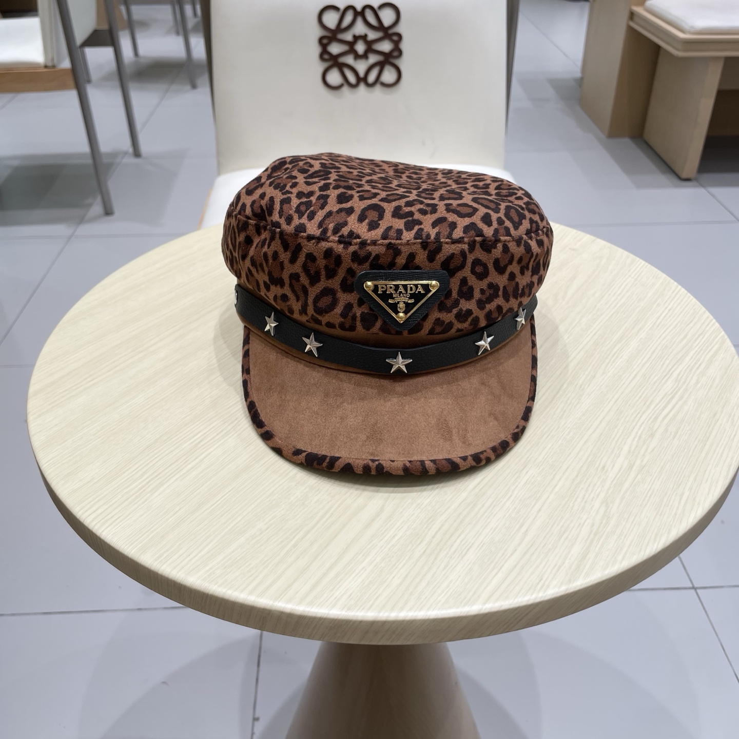 NO:670752,prada Prada American retro leopard print octagonal beret female niche subculture sweet cool hot girl style street fashion painter hat hat fisherman hat baseball cap knitted hat, hat, prada, prada, espadrilles, hats19860909prada普拉达美式复古豹纹八角贝雷帽女小众亚文化甜酷辣妹风街头时髦画家帽子帽子渔夫帽棒球帽针织帽,帽子,prada,prada,espadrilles,hats,hat