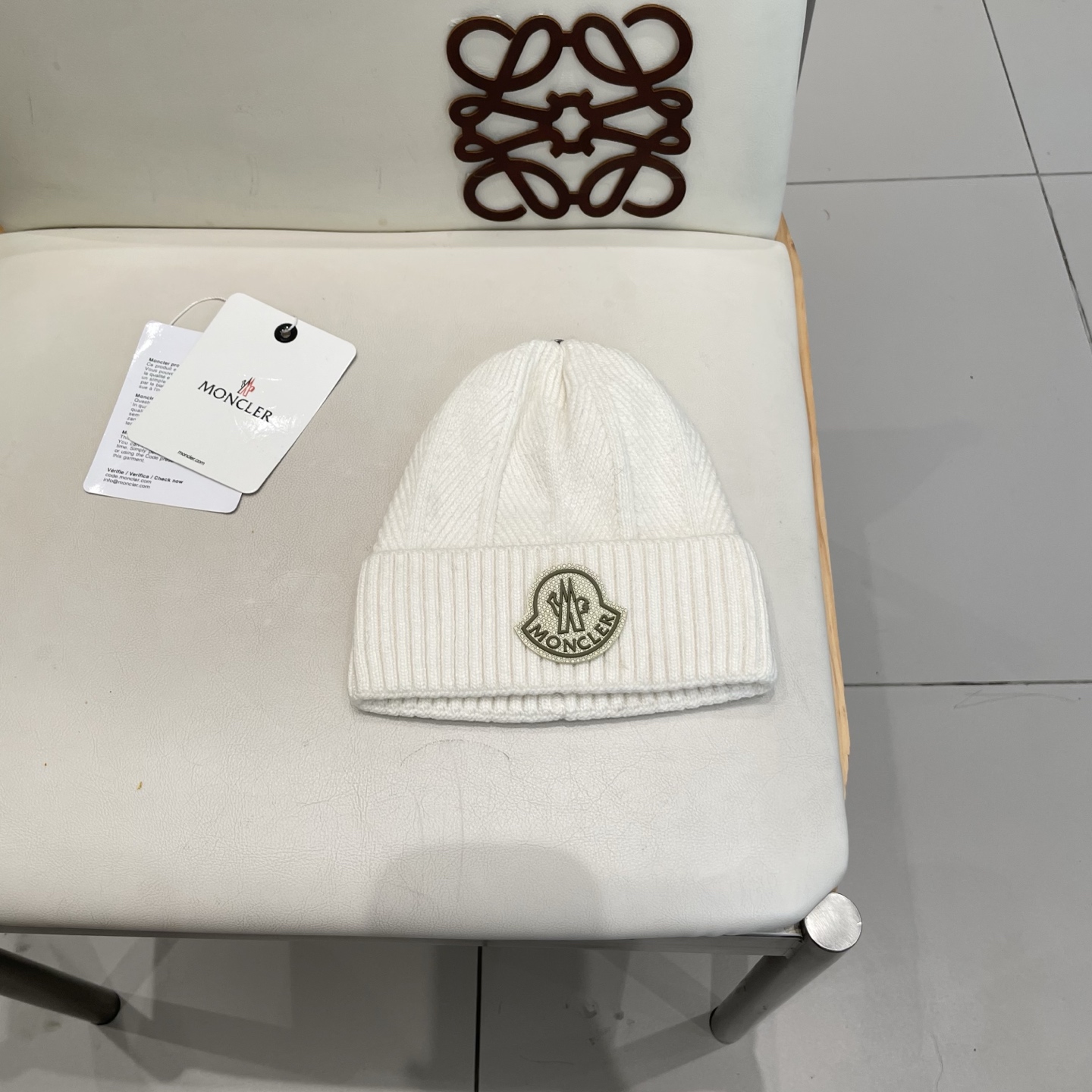 NO:670758,MONCLER official best-selling model, wool knitted beanie, 70% wool, 30% rabbit hair, fashionable, good quality, high-end, super soft!  It’s super hot and has great texture. It’s great to match when out on the street!  Fashion trends!  A must-have item for autumn and winter, get it now!  Hats bucket hat, baseball cap, knitted hat, hat, Moncler, espadrilles, hats19860909蒙口MONCLER官方热卖爆款,羊毛针织毛线帽,百分之70羊毛,30兔毛,时尚好品质高端大气,超柔软！超火爆质感很赞,出街超好搭配！时尚潮流！秋冬必备单品,快快入手哦！帽子渔夫帽棒球帽针织帽,帽子,Moncler,espadrilles,hats,hat