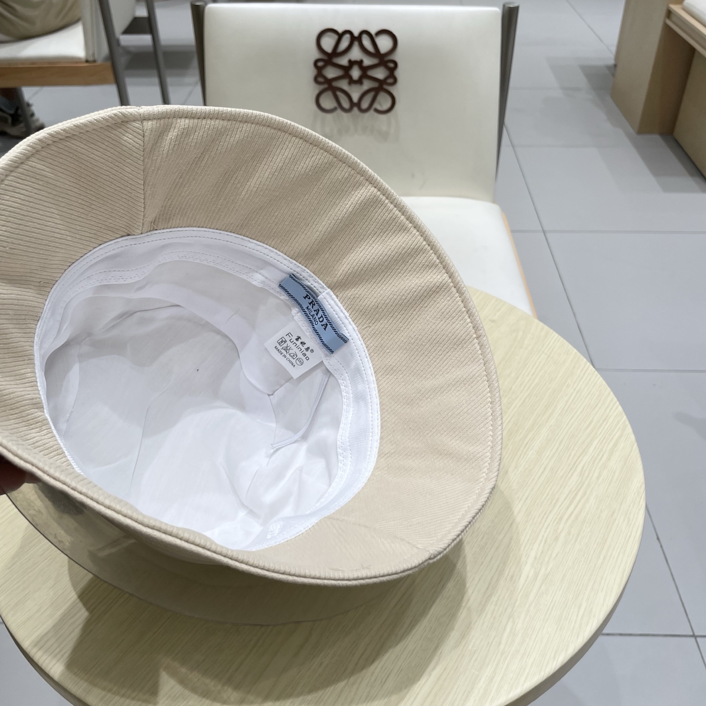  Prada普拉达小众皮质拼色气质盆帽显脸小渔夫帽时尚水桶帽遮阳帽女