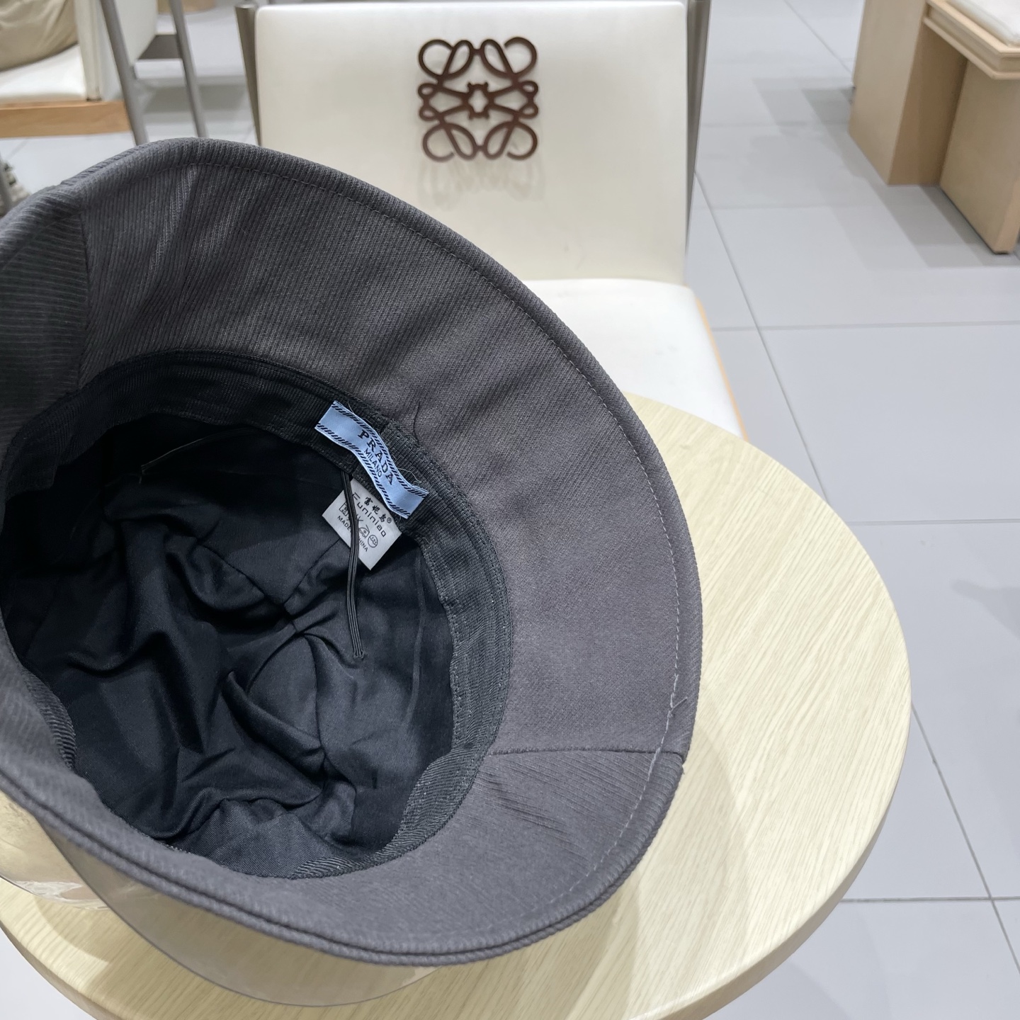  Prada普拉达小众皮质拼色气质盆帽显脸小渔夫帽时尚水桶帽遮阳帽女