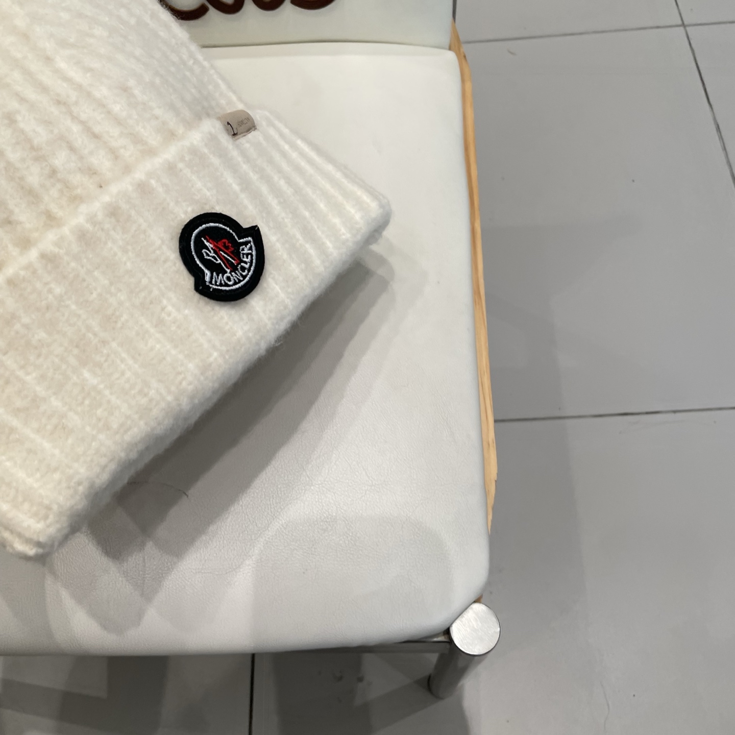   蒙口Moncler盟可睐💥新款经典针织帽，非常柔软亲肤，弹性很好💓有质感又非常百搭的款式~保暖的  