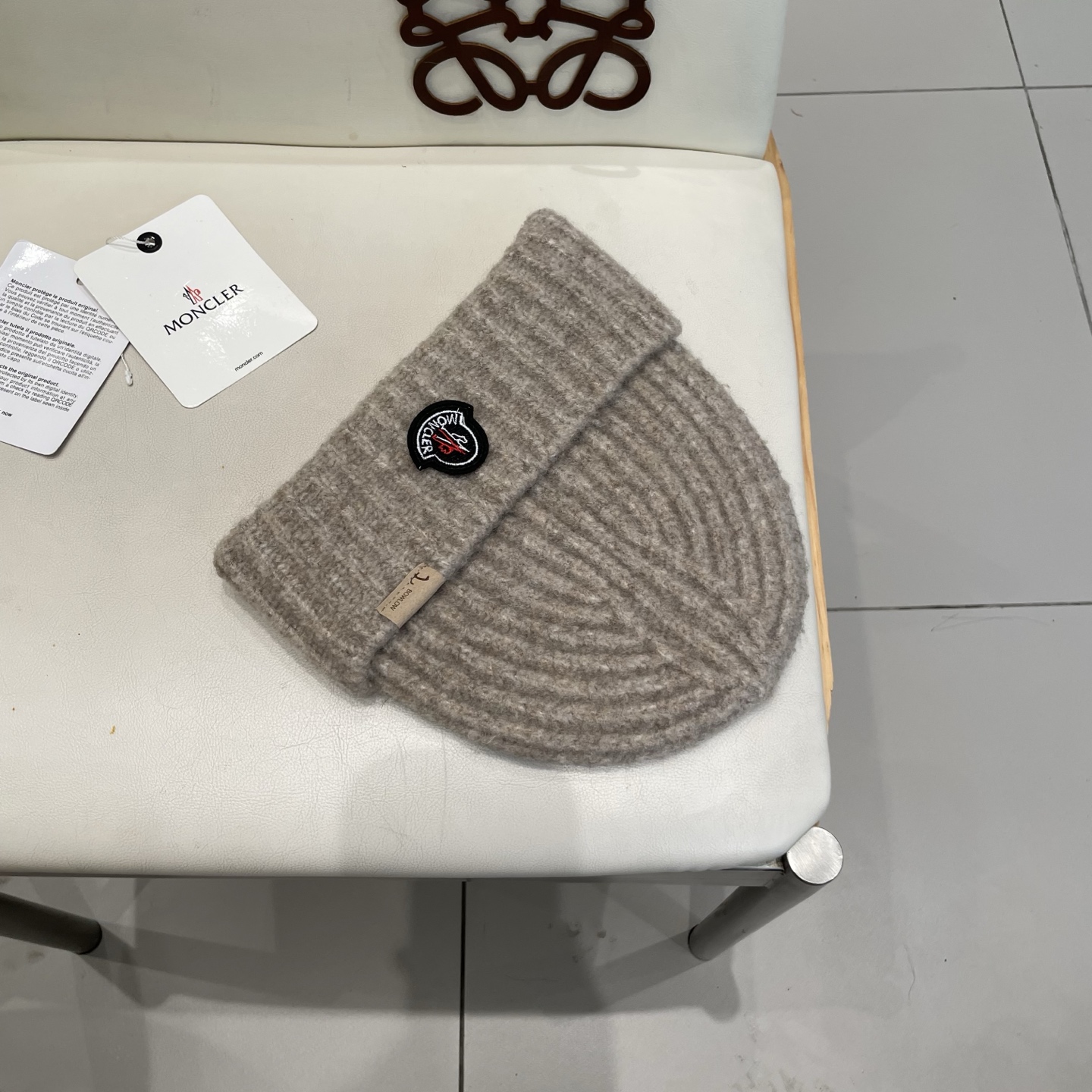   蒙口Moncler盟可睐💥新款经典针织帽，非常柔软亲肤，弹性很好💓有质感又非常百搭的款式~保暖的  
