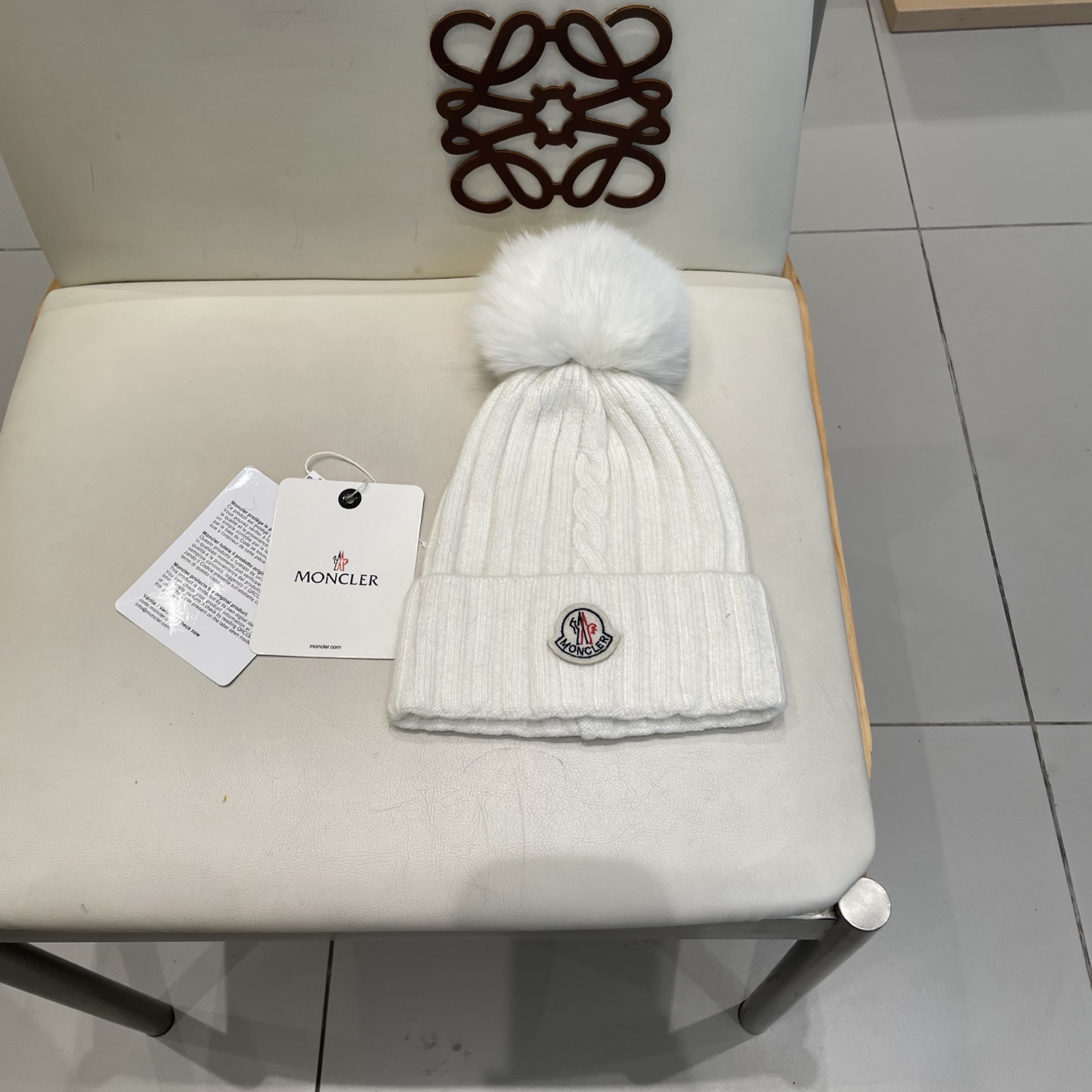  蒙口MONCLER高品质狐狸毛球针织兔羊毛毛线帽
超经典不过时的一款秋冬冷帽🥶
懂货的小姐姐必入款，帽