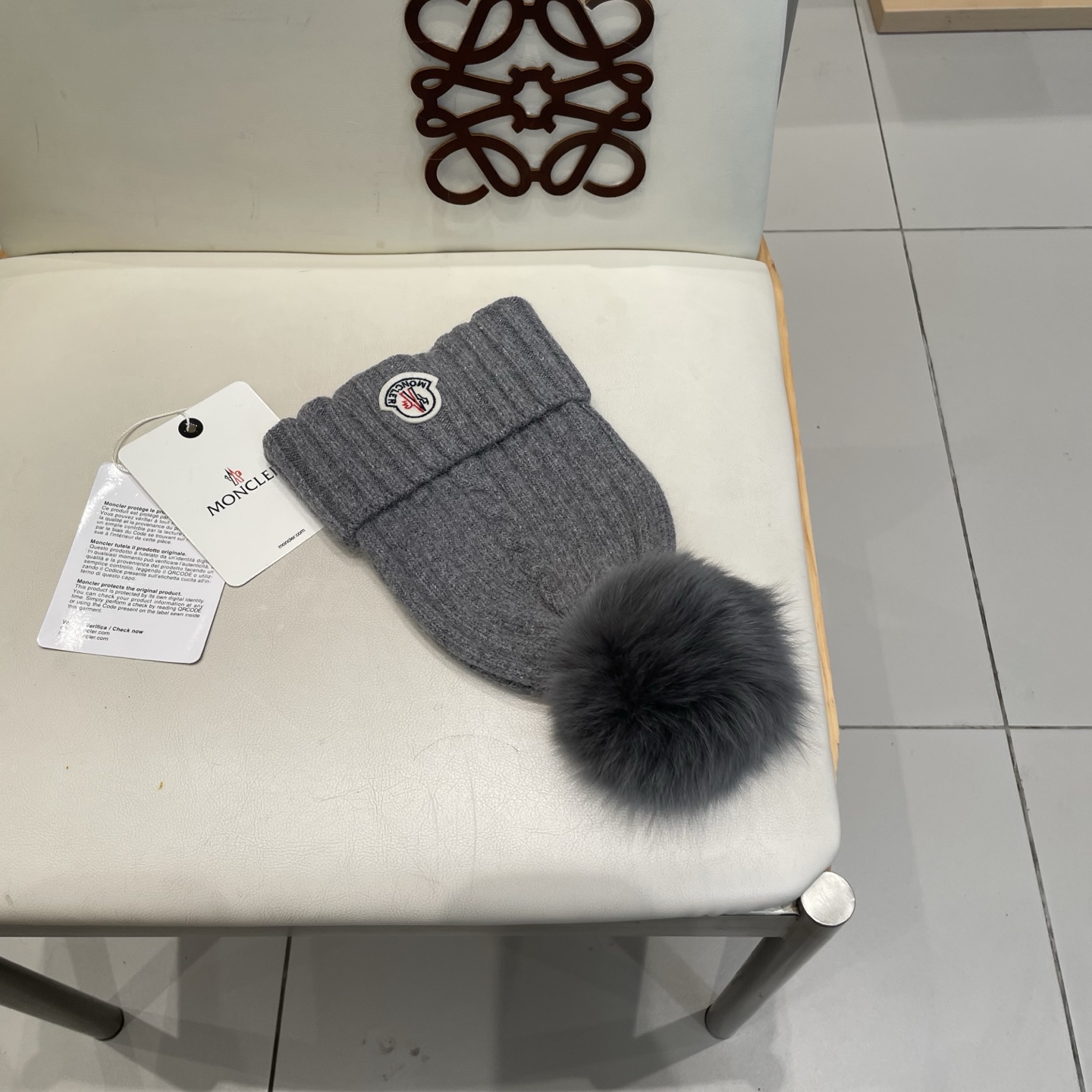  蒙口MONCLER高品质狐狸毛球针织兔羊毛毛线帽
超经典不过时的一款秋冬冷帽🥶
懂货的小姐姐必入款，帽