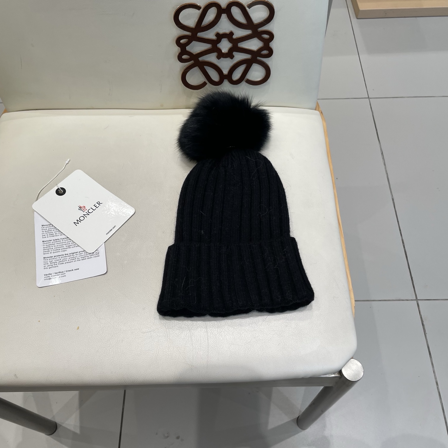  蒙口MONCLER高品质狐狸毛球针织兔羊毛毛线帽
超经典不过时的一款秋冬冷帽🥶
懂货的小姐姐必入款，帽