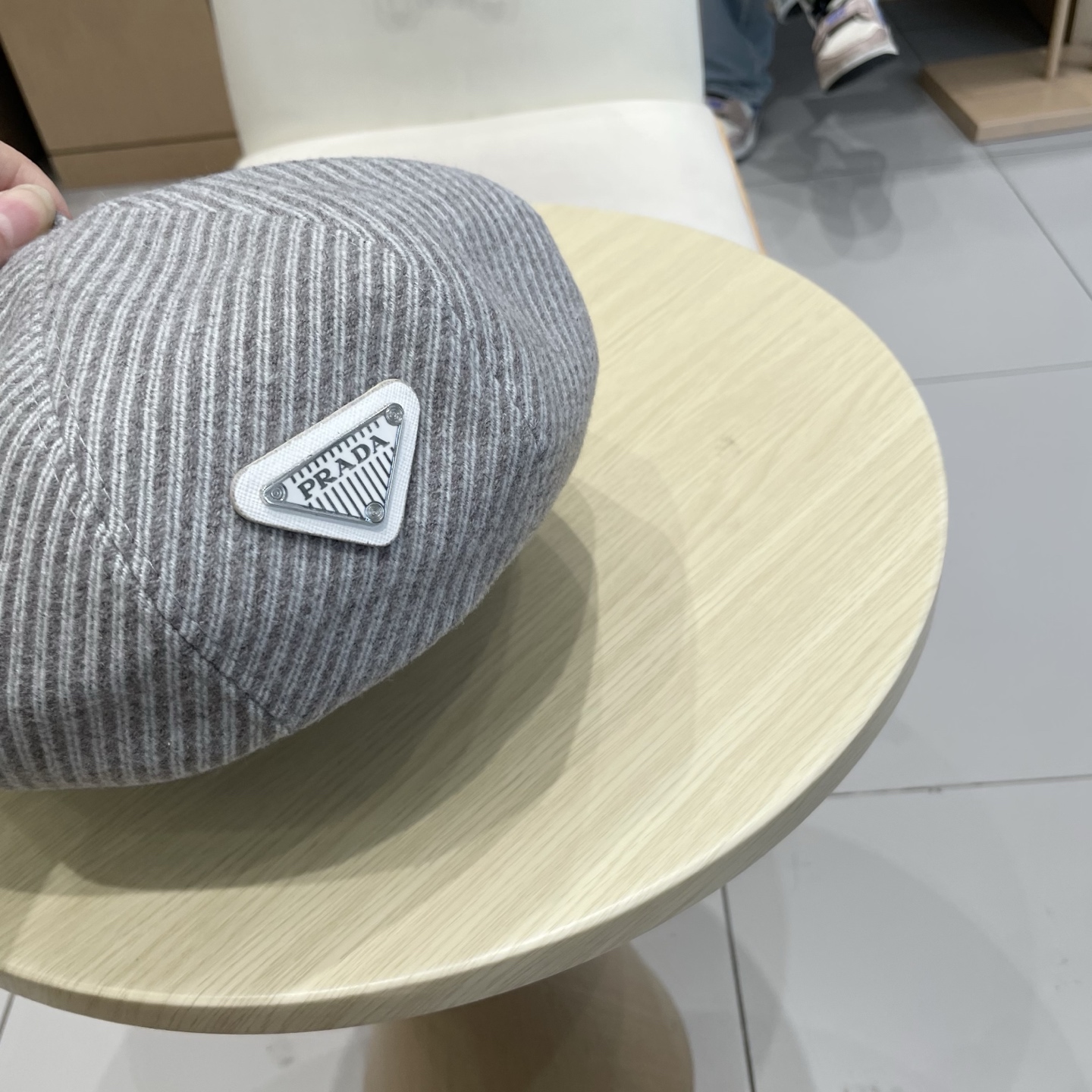  Prada普拉达秋冬保暖纹理显瘦减龄毛呢贝雷帽子女网红小众休闲百搭时尚画家帽