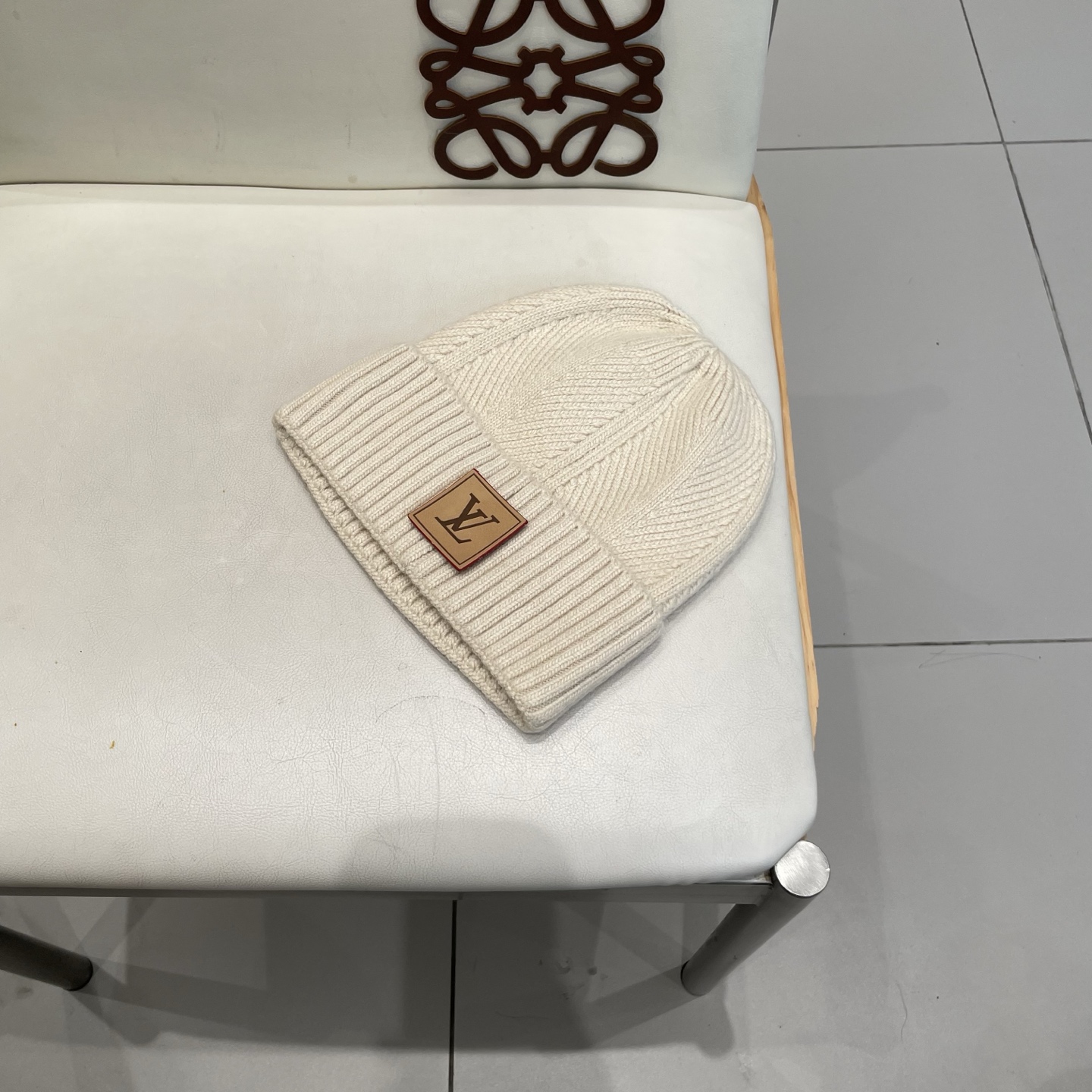   高版本！！！
Lv路易威登高品质针织兔羊毛毛线帽
超经典不过时的一款秋冬冷帽🥶
懂货的小姐姐必入款，